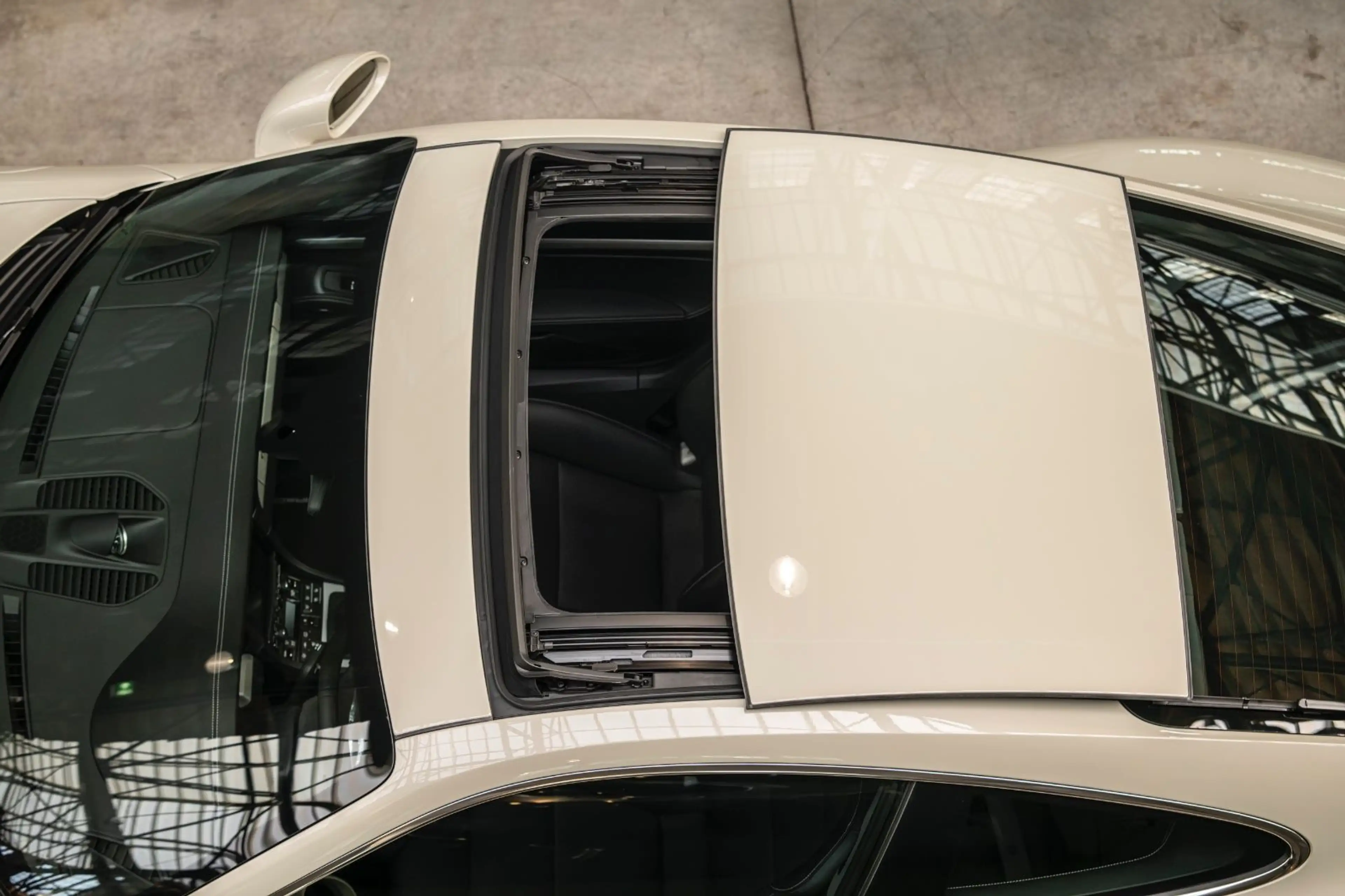 Porsche 991 .1 Carrera S - 50 Jahre 911 - 1. Hand - — photo 17