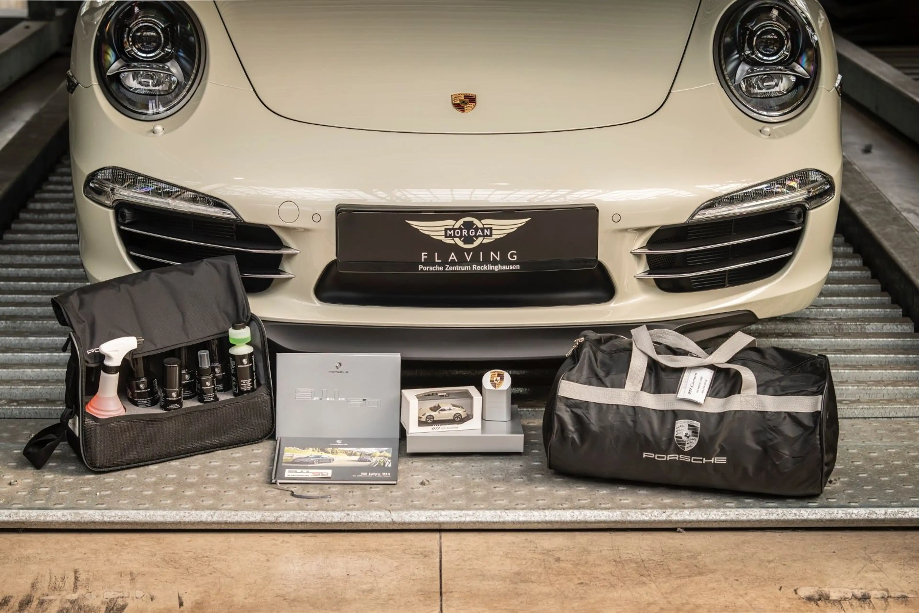Porsche 991 .1 Carrera S - 50 Jahre 911 - 1. Hand - — photo 44