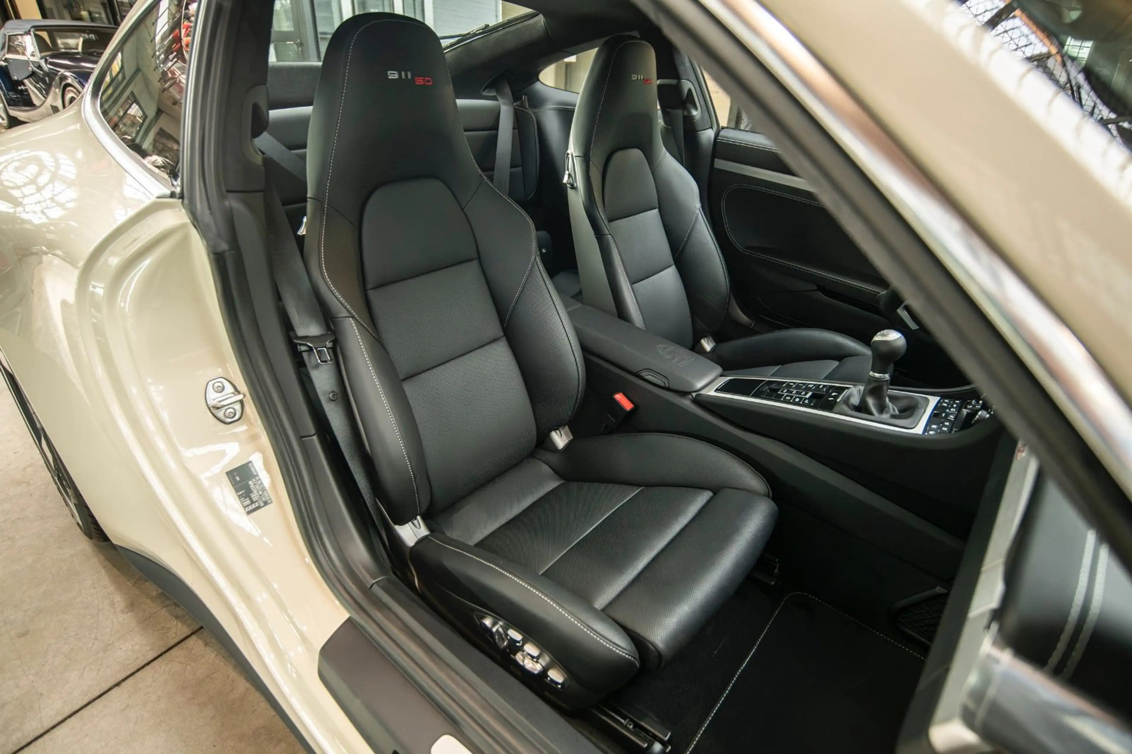 Porsche 991 .1 Carrera S - 50 Jahre 911 - 1. Hand - — photo 32