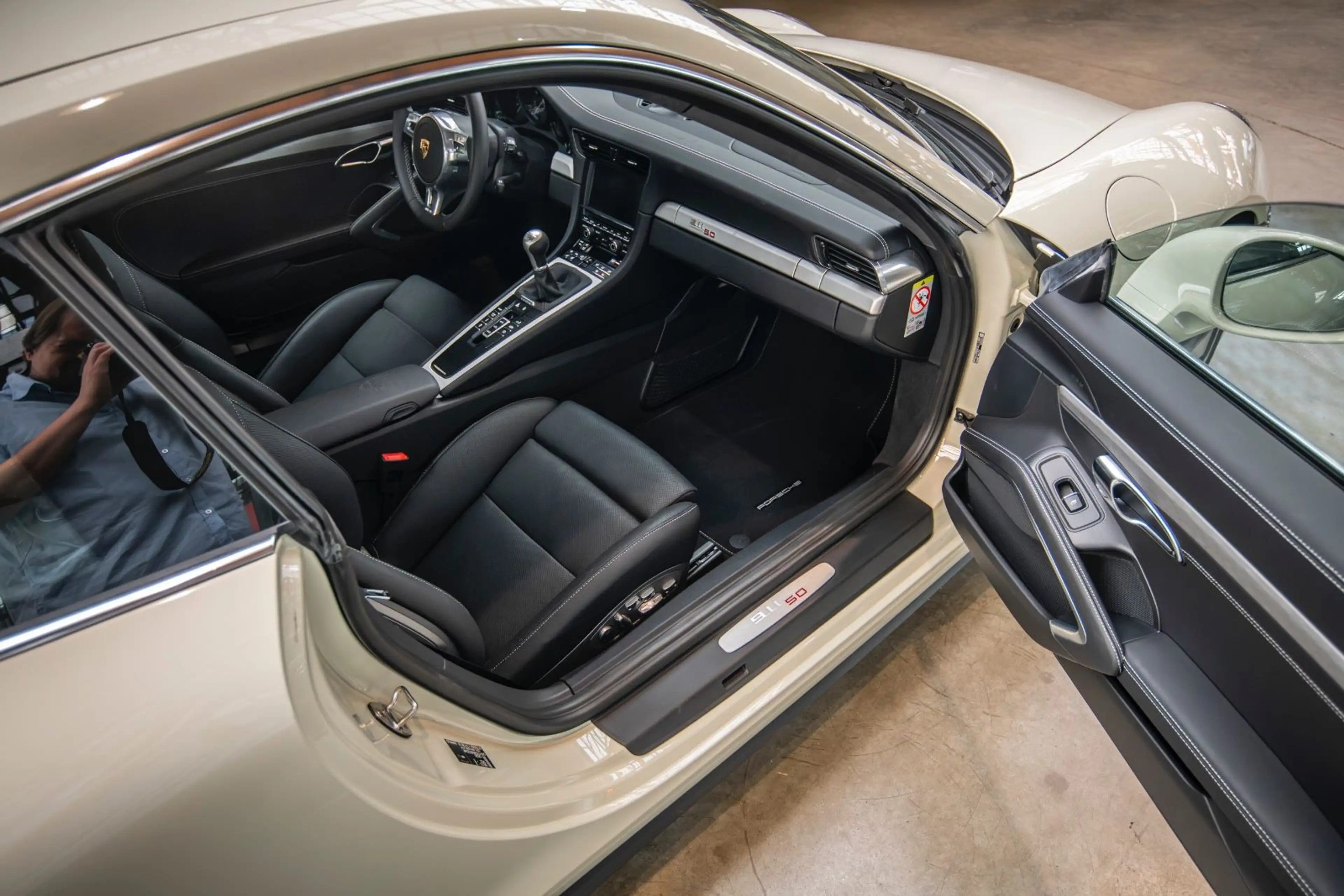 Porsche 991 .1 Carrera S - 50 Jahre 911 - 1. Hand - — photo 30
