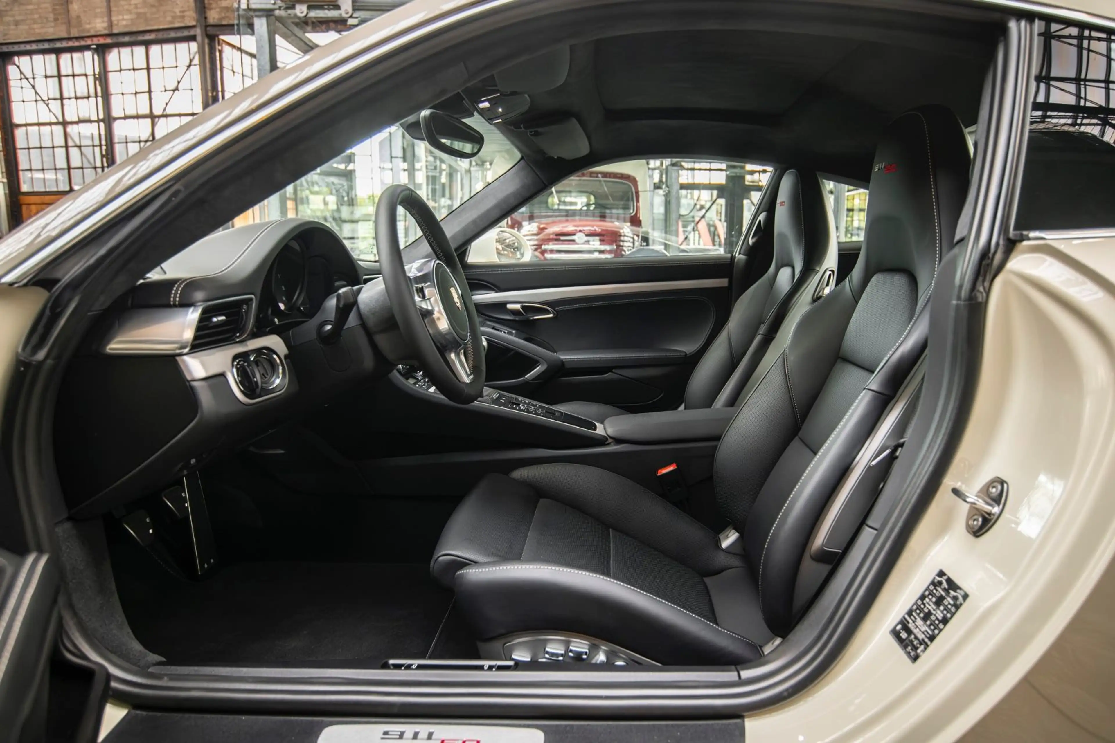 Porsche 991 .1 Carrera S - 50 Jahre 911 - 1. Hand - — photo 25