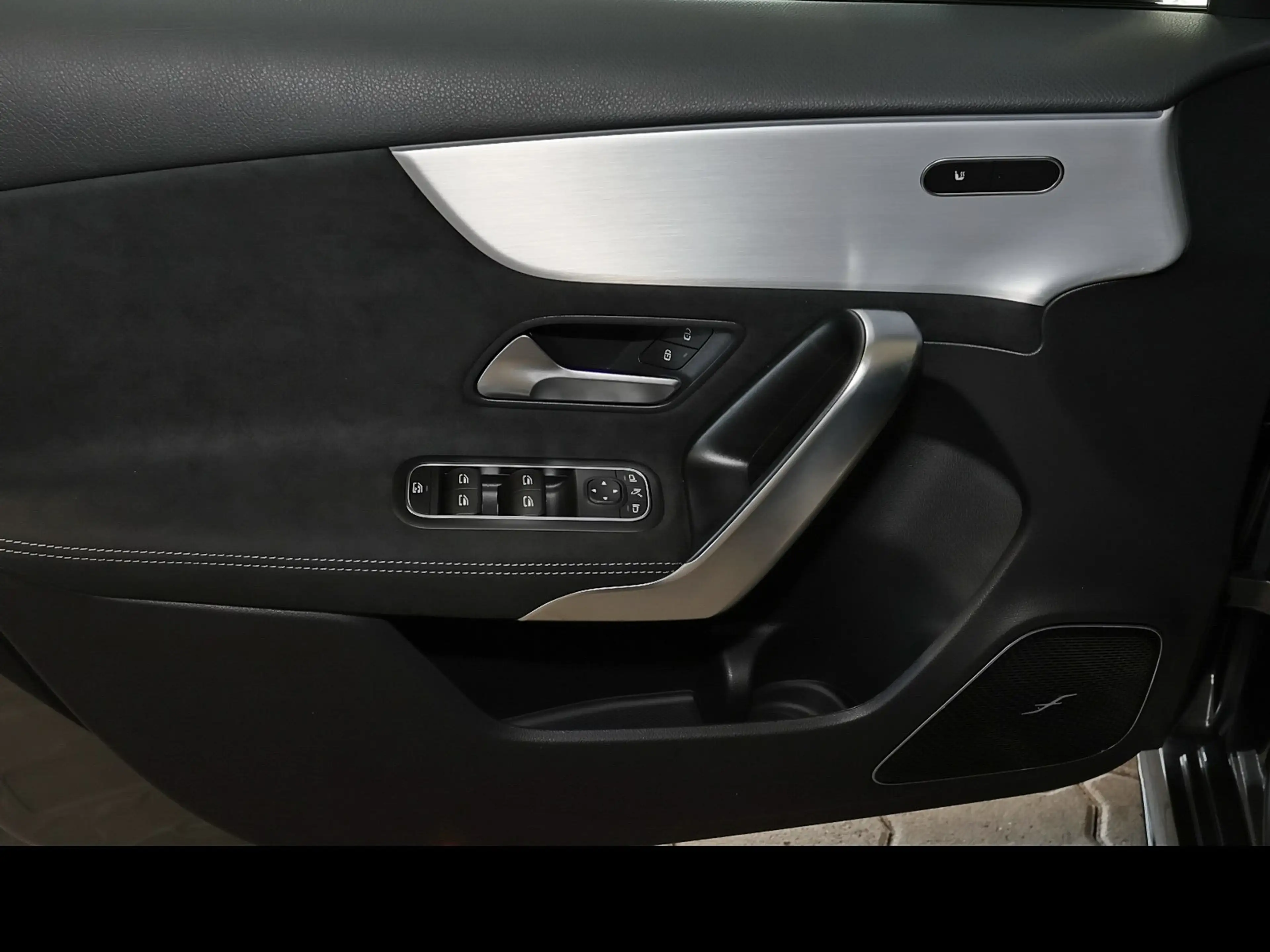 Mercedes-Benz A 220 4M AMG MBUX+RüKam+M-LED+Pano+Burmester+19 — photo 12