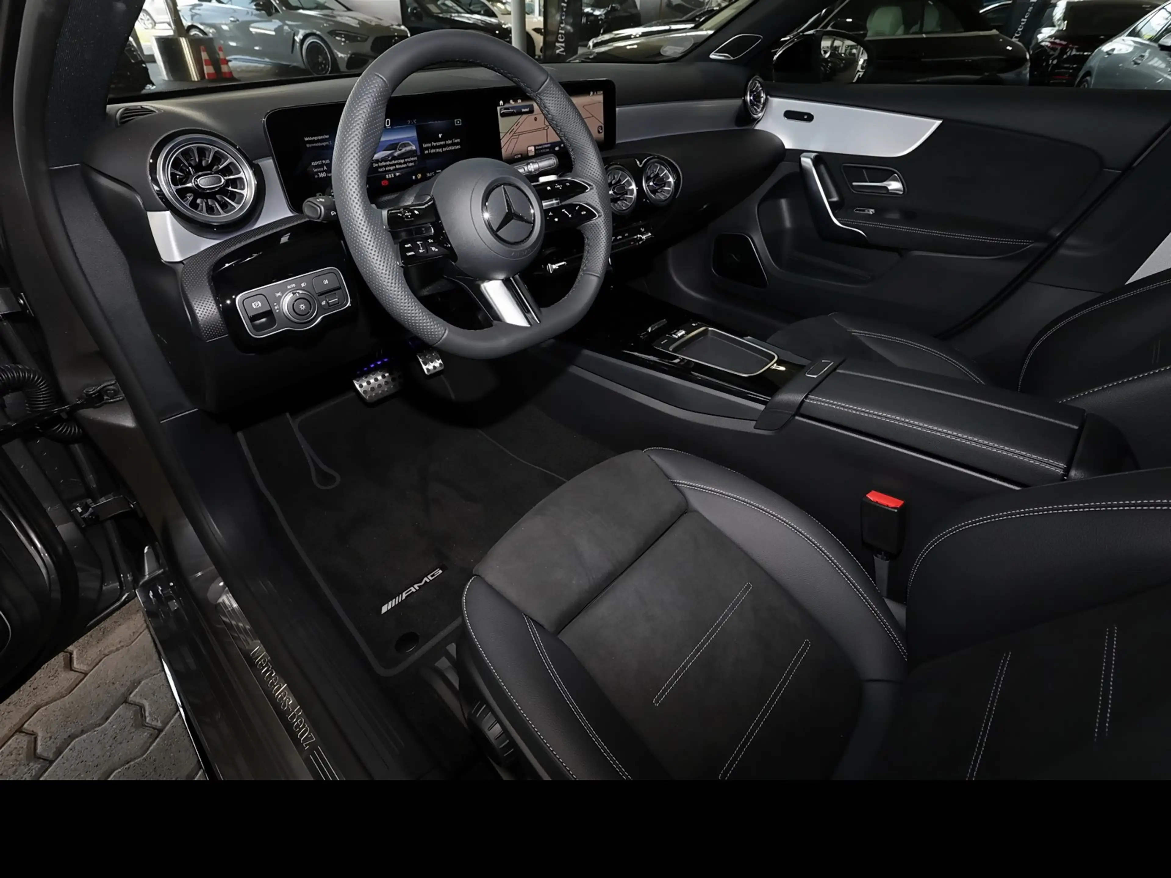 Mercedes-Benz A 220 4M AMG MBUX+RüKam+M-LED+Pano+Burmester+19 — photo 9