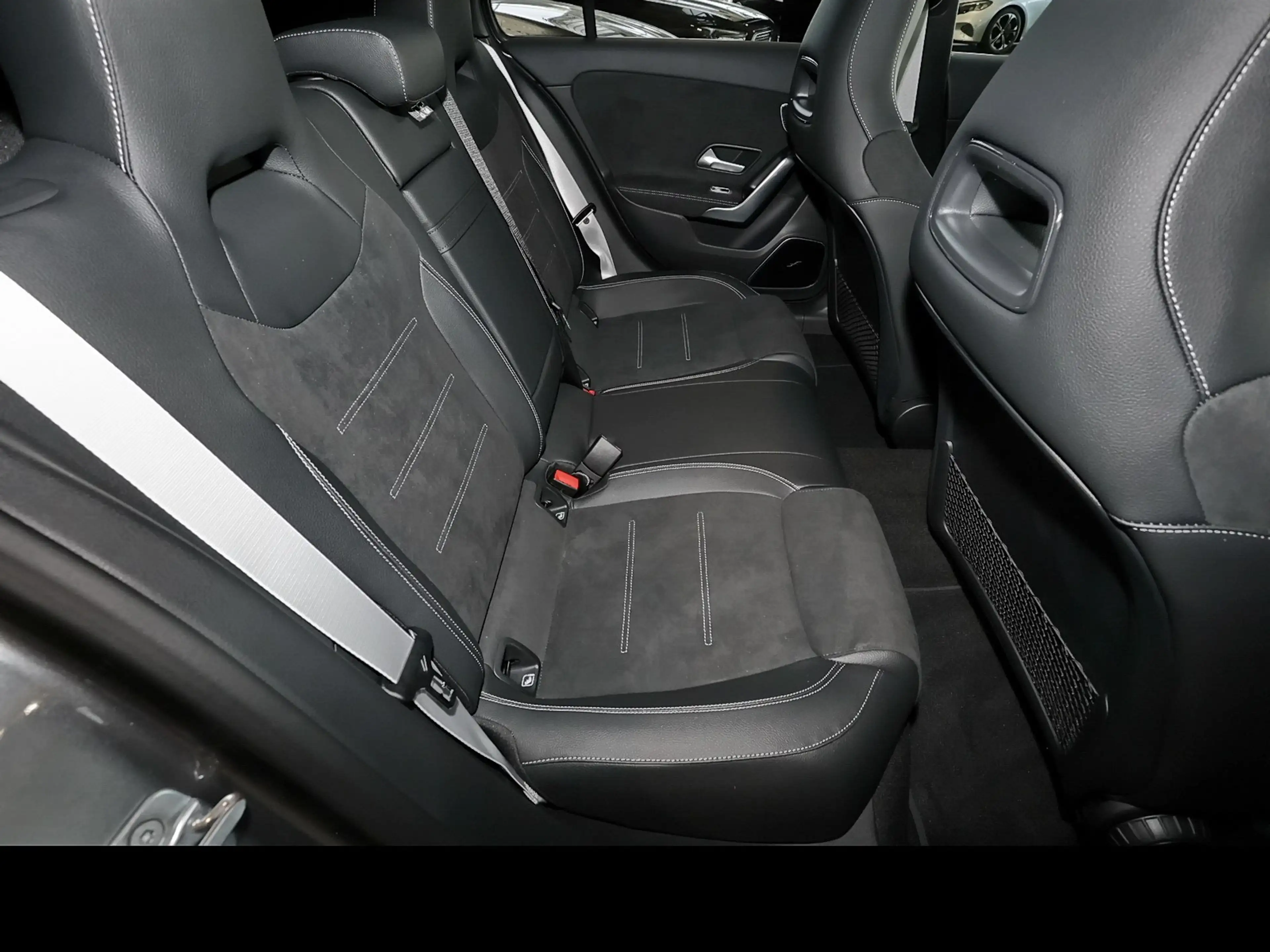Mercedes-Benz A 220 4M AMG MBUX+RüKam+M-LED+Pano+Burmester+19 — photo 6
