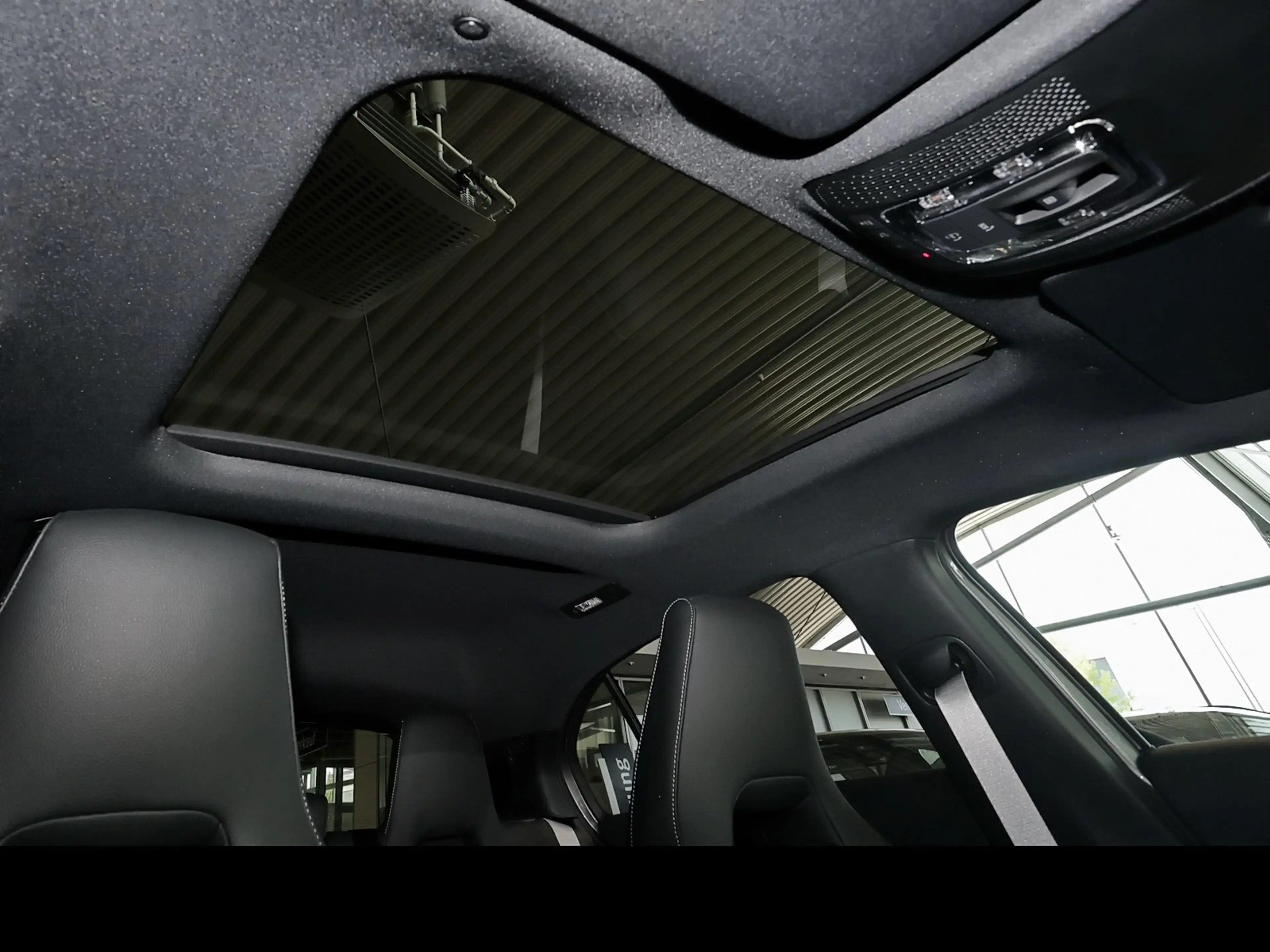 Mercedes-Benz A 220 4M AMG MBUX+RüKam+M-LED+Pano+Burmester+19 — photo 7