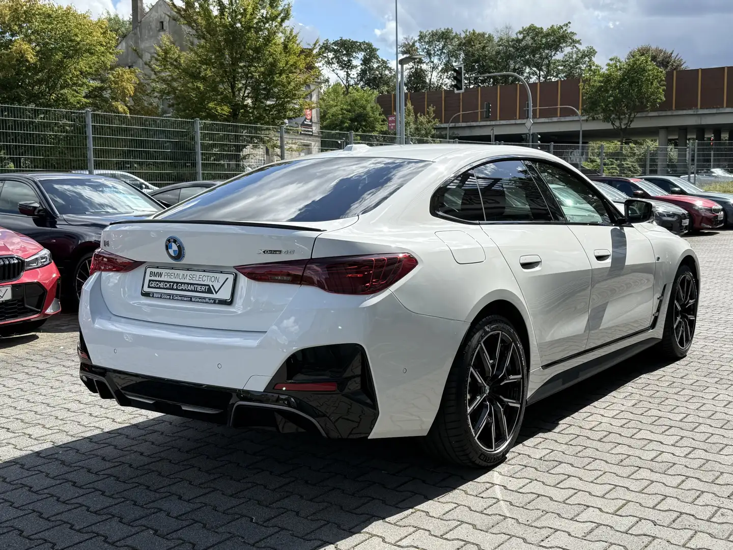 BMW i4 xDrive40 Gran Coupé M Sport //Stop&Go HUD Weiß - 2