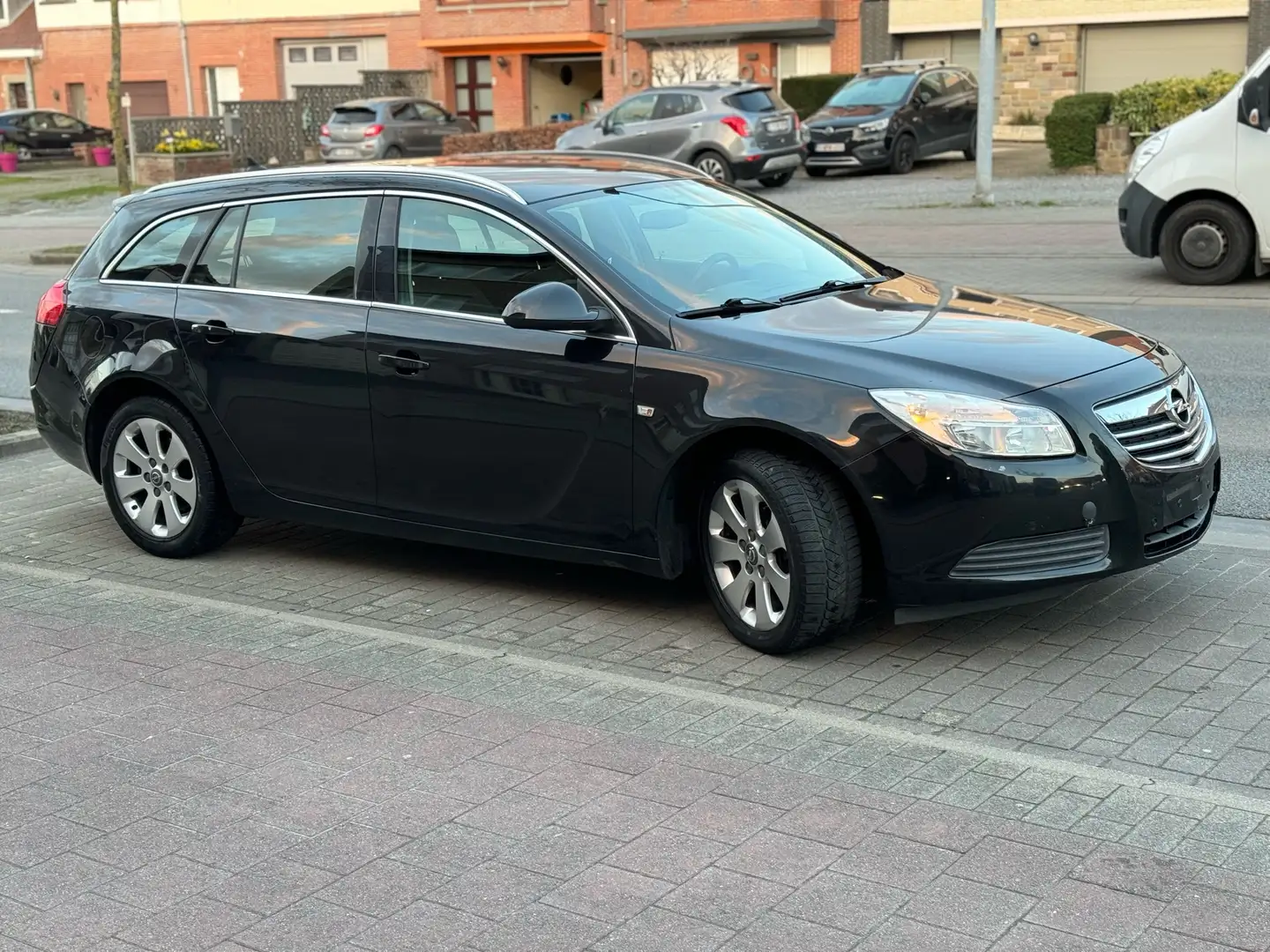 Opel Insignia Sports Tourer 2.0 CDTI - 110 FAP Connect Pack Zwart - 1