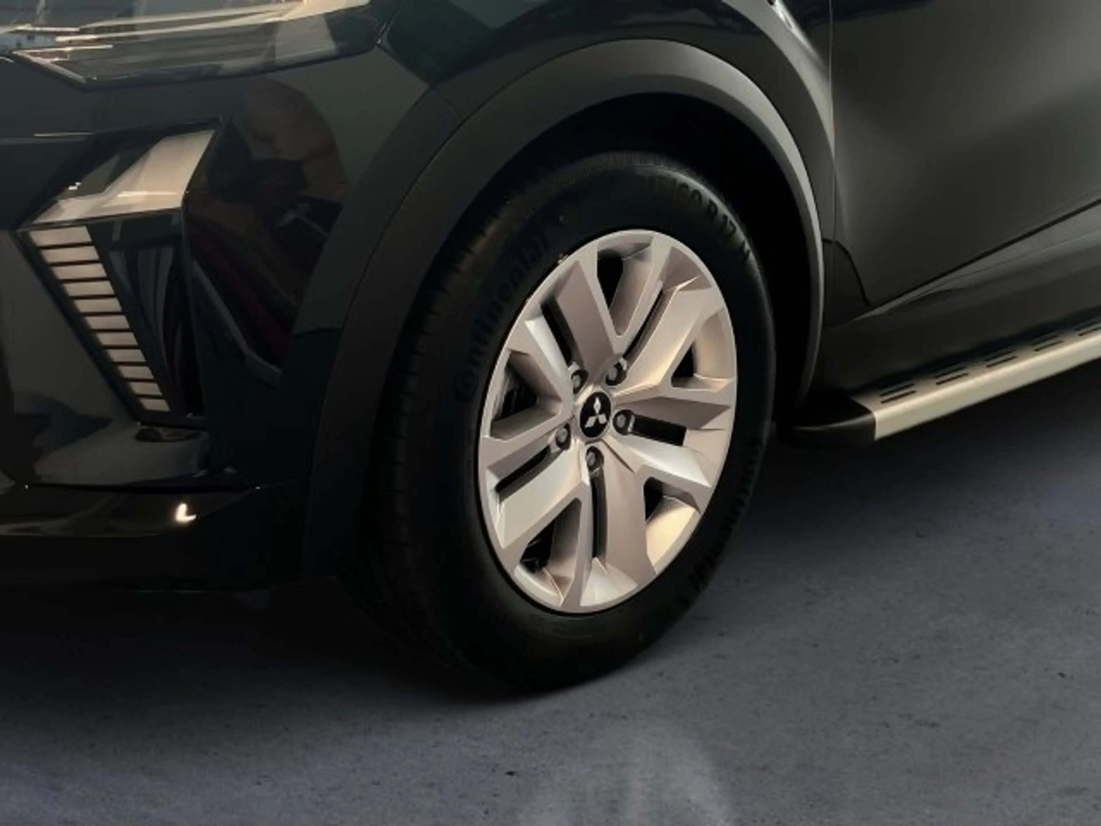Mitsubishi Grandis 1,8 HEV Invite C AT 26,5 — photo 5