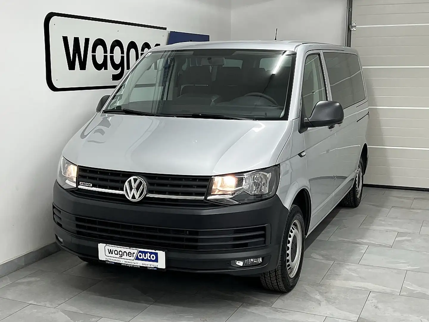 Volkswagen T6 Kombi KR 2,0 TDI 4Motion BMT.2xSchiebetüren/PDC/AppCo... Silber - 1