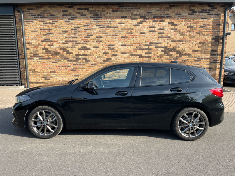 BMW 118 i SportLine HUD 18" CockpProf LED Navi — photo 3