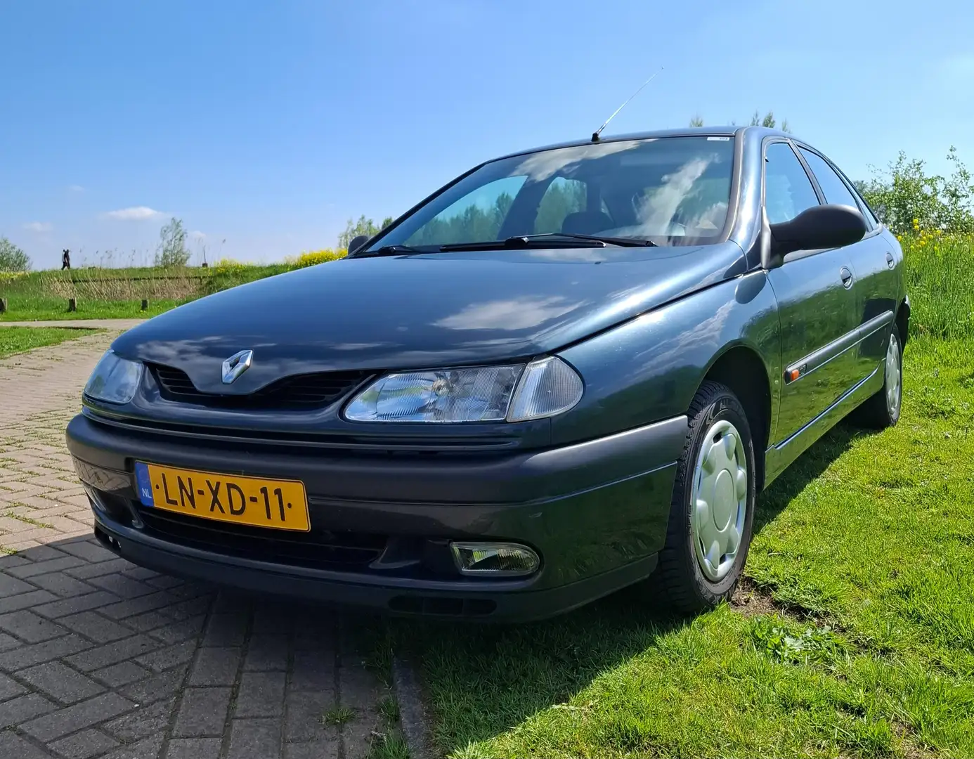 Renault Laguna Laguna 1.8 RT Alizé - 2 JAAR APK - Blauw - 1