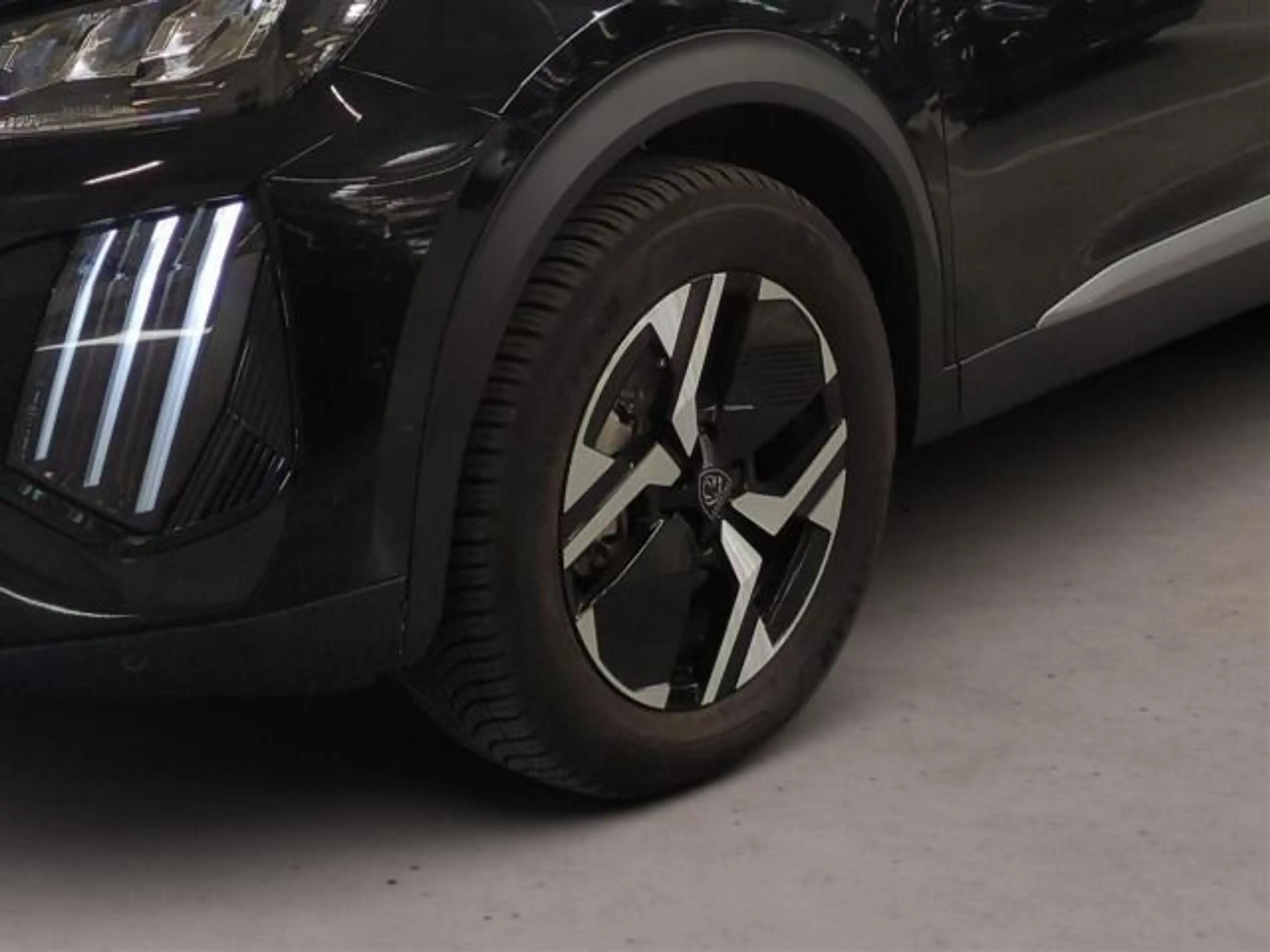 Peugeot 2008 1.2 Hybrid 136 Allure AHK ACC Sitzh Kamera — photo 9