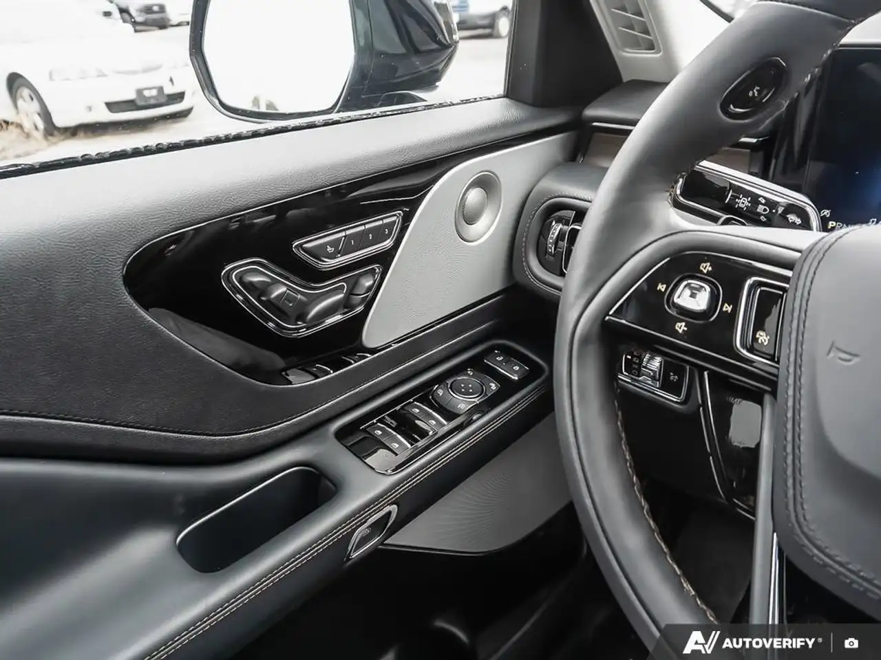 Lincoln Aviator снимка Lincoln Aviator