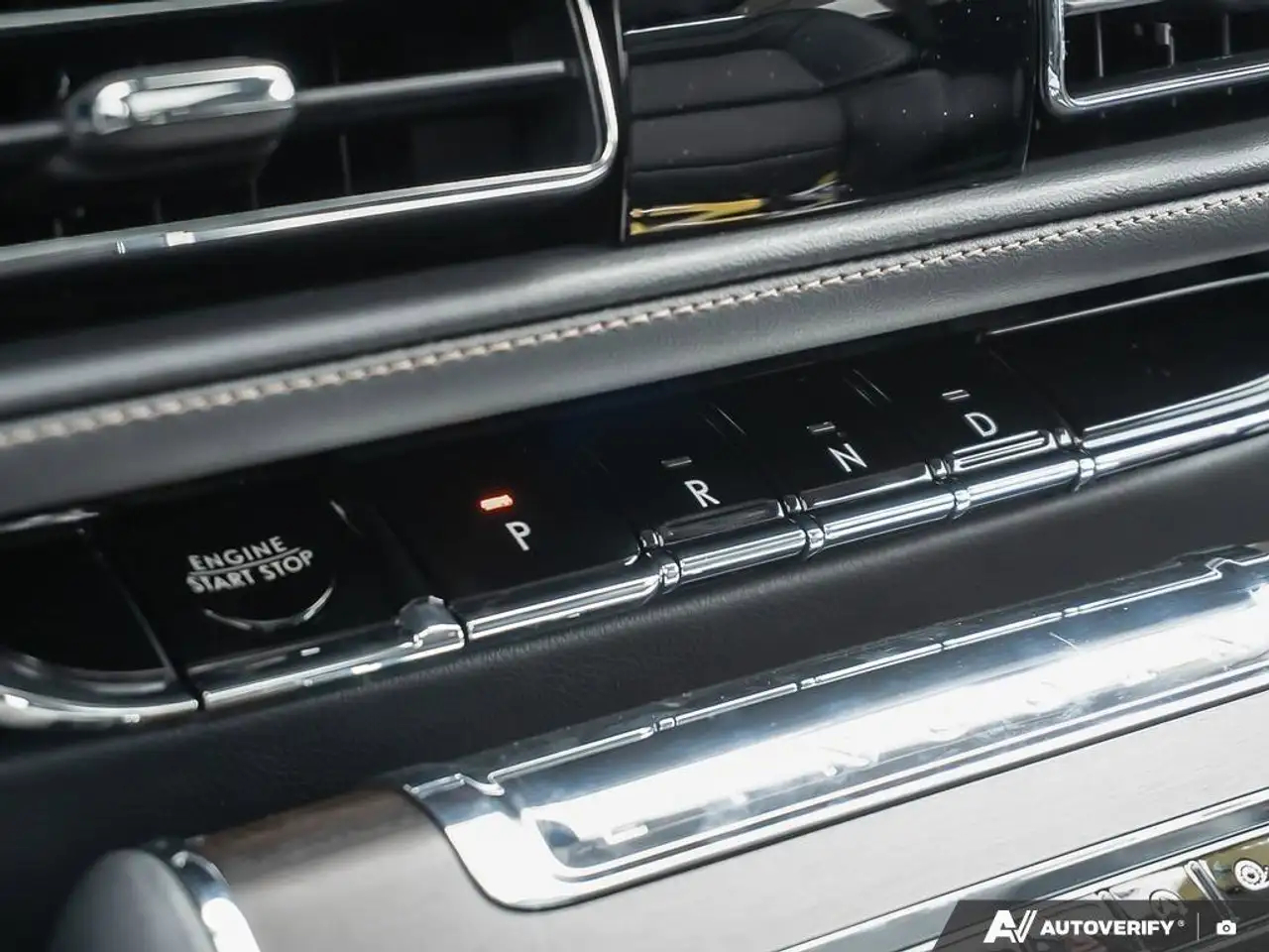 Lincoln Aviator снимка Lincoln Aviator