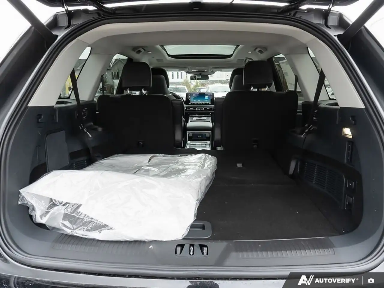 Lincoln Aviator снимка Lincoln Aviator