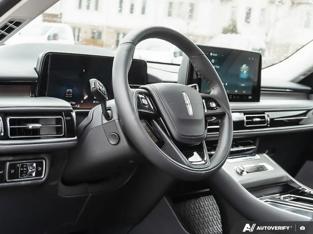 Lincoln Aviator снимка Lincoln Aviator