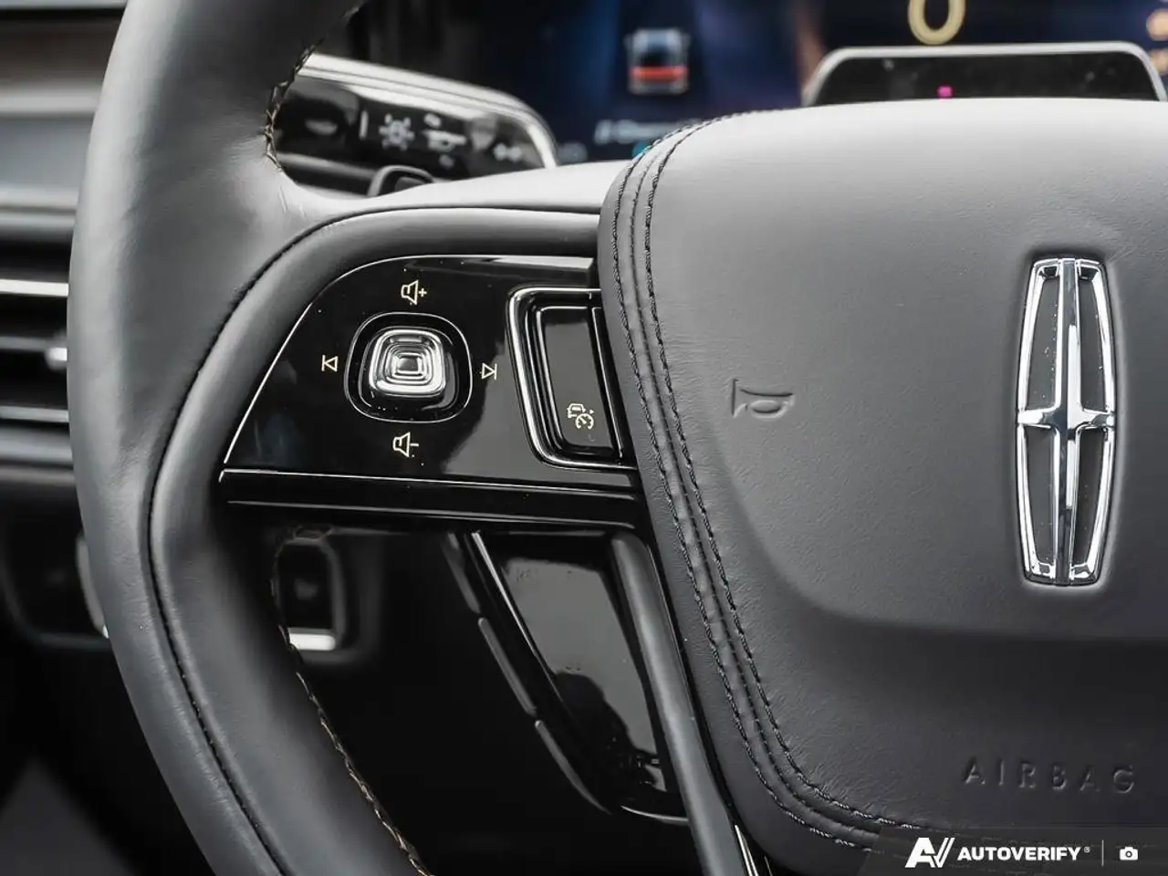 Lincoln Aviator снимка Lincoln Aviator