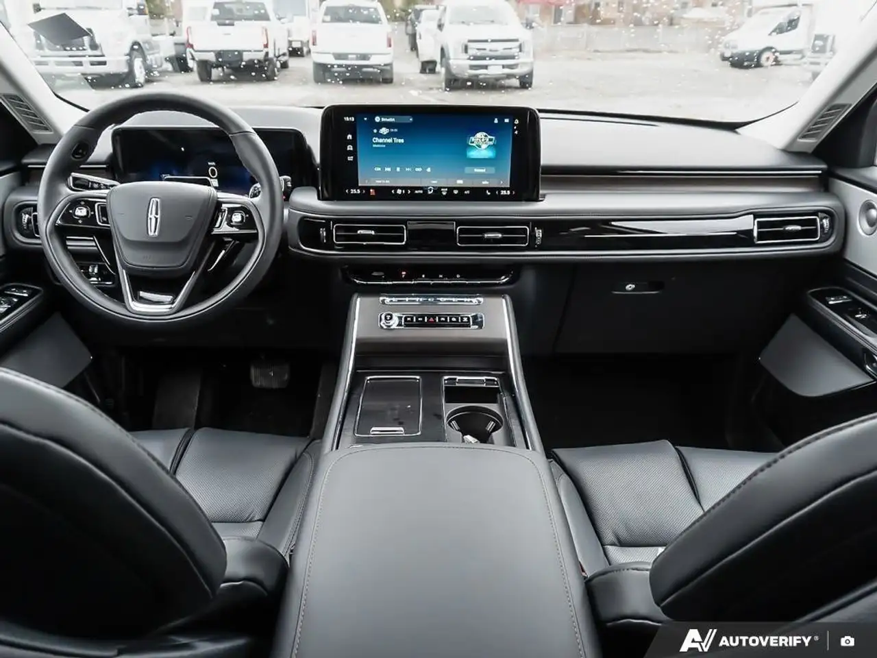 Lincoln Aviator снимка Lincoln Aviator