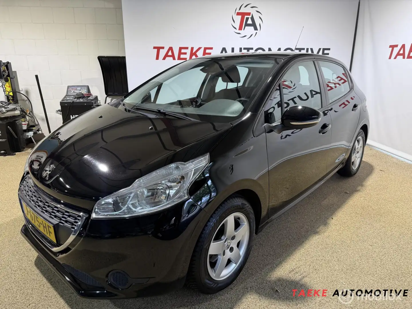 Peugeot 208 1.0 PureTech LIKE Airco/Cruise/NW RIEM Zwart - 1