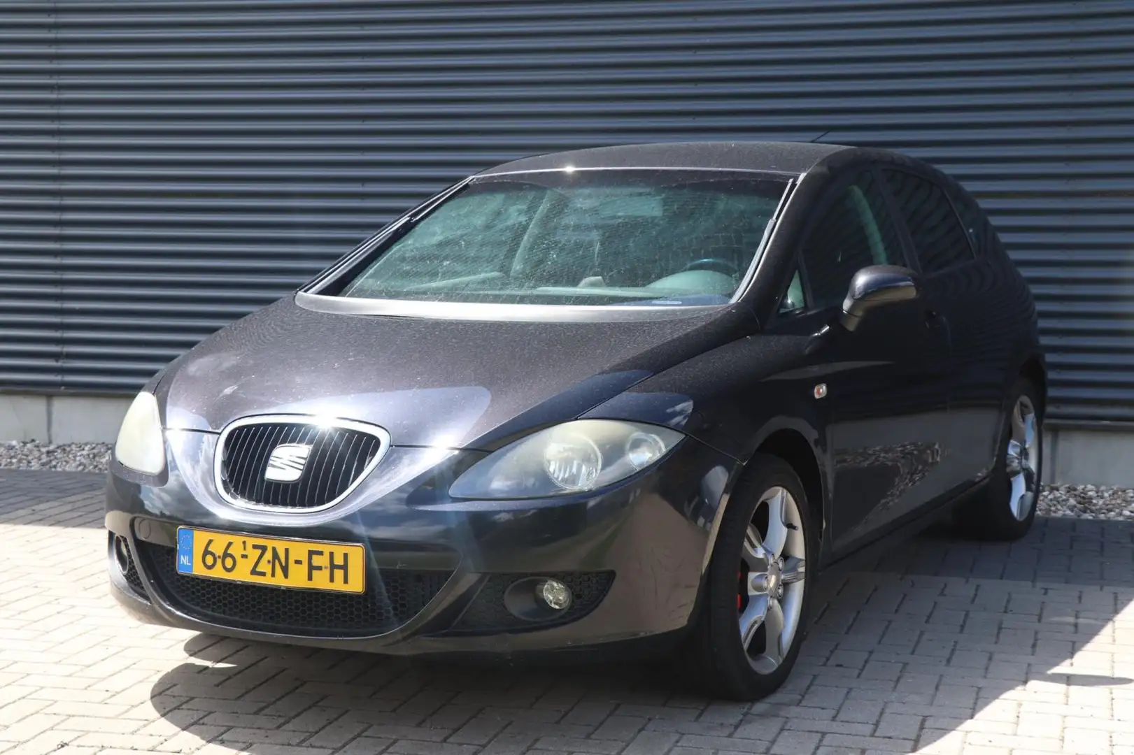 SEAT Leon 1.6 Businessline | PDC | Airco | NW APK Zwart - 2