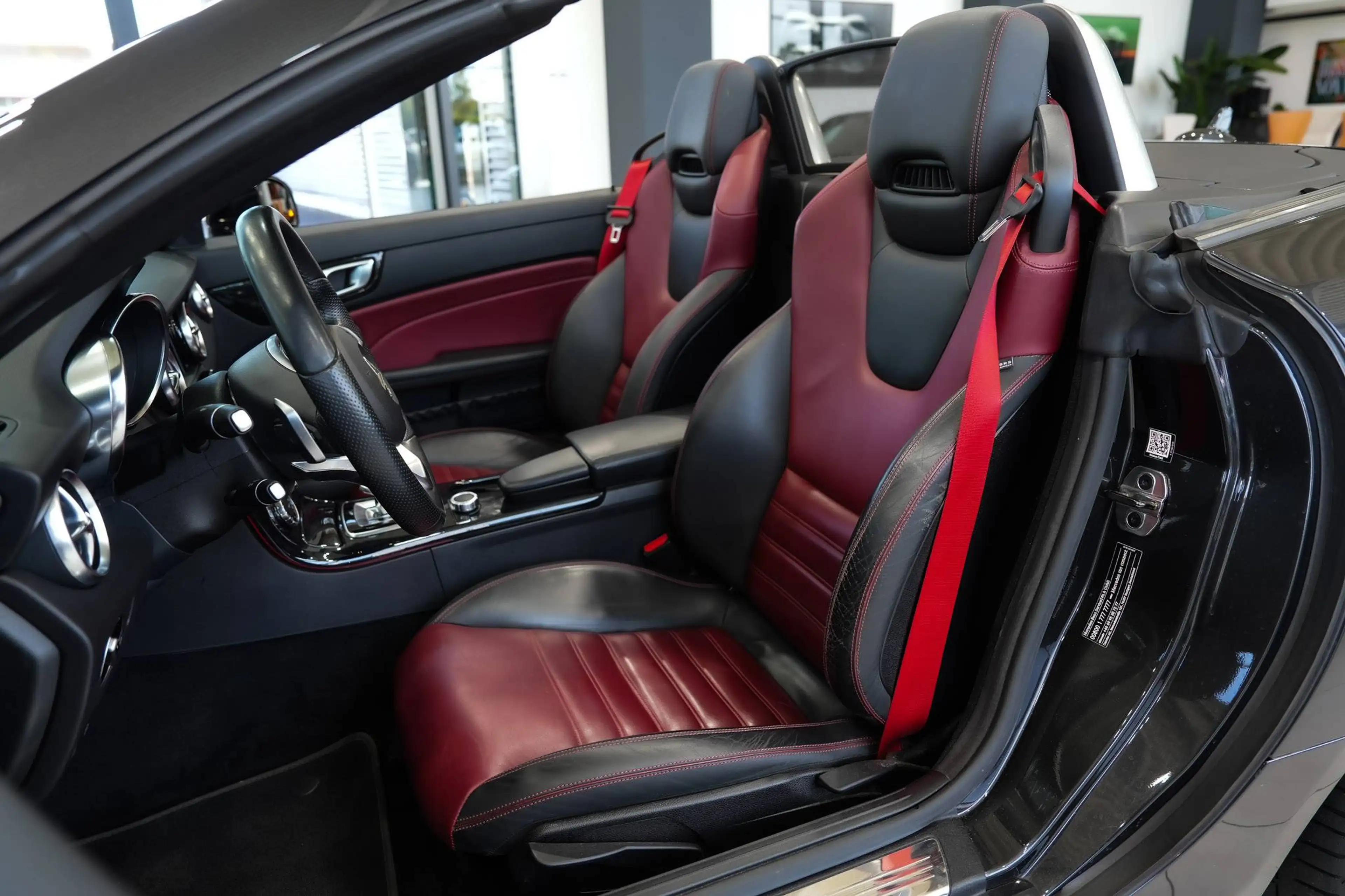 Mercedes-Benz SLC 300 Roadster*AMG-LINE*NIGHT*SPORTSITZE*H&K* — photo 10