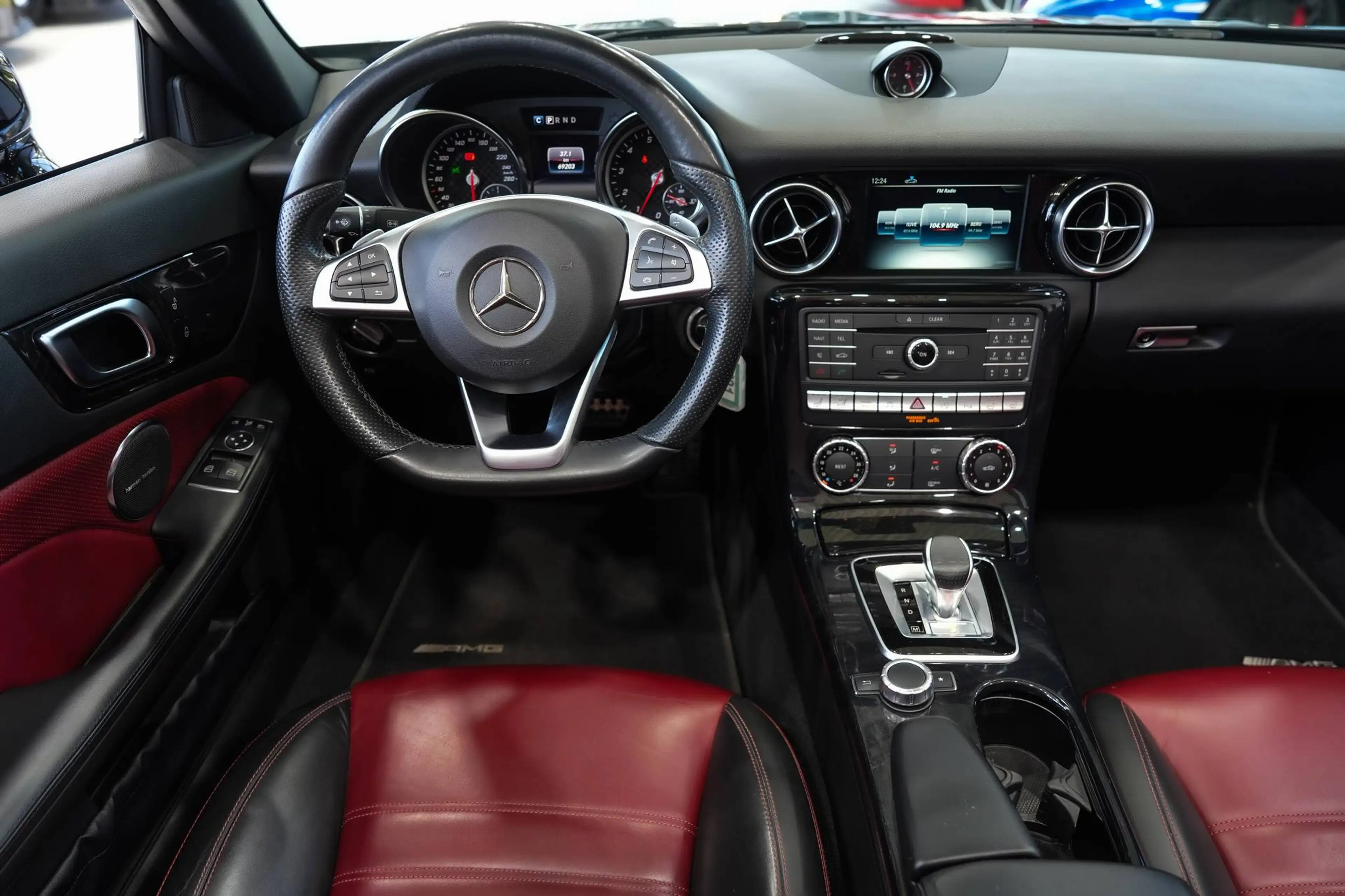 Mercedes-Benz SLC 300 Roadster*AMG-LINE*NIGHT*SPORTSITZE*H&K* — photo 11
