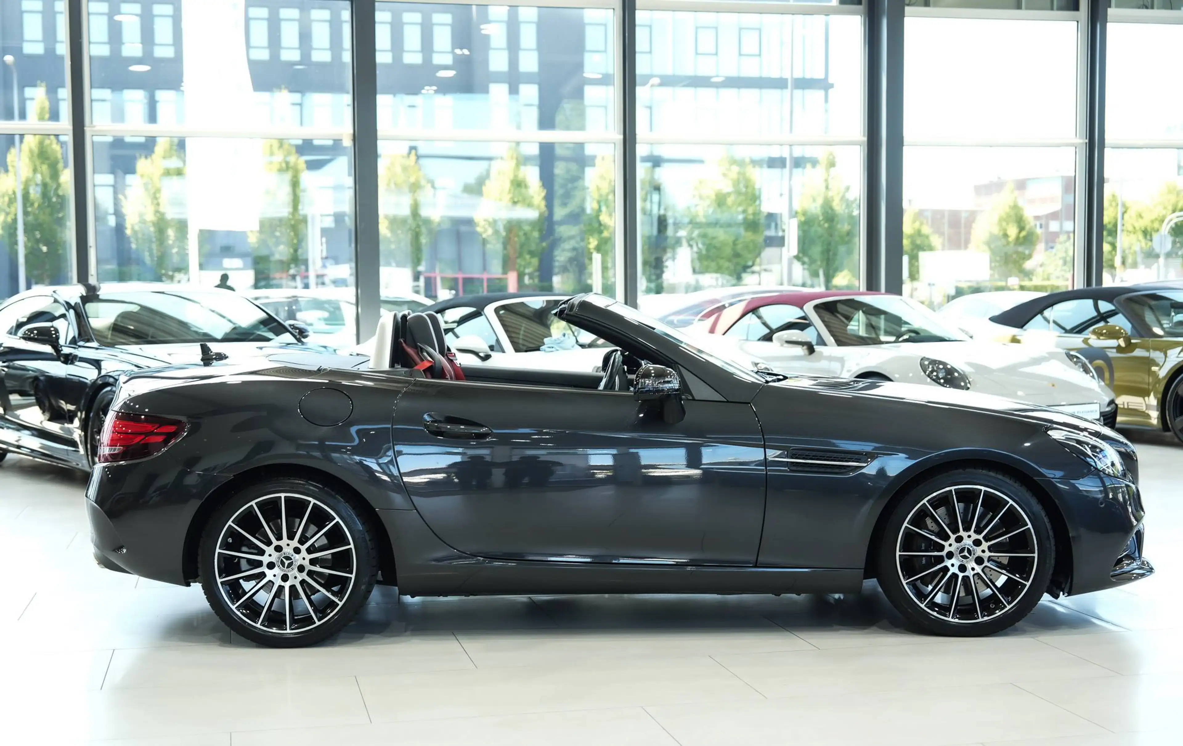 Mercedes-Benz SLC 300 Roadster*AMG-LINE*NIGHT*SPORTSITZE*H&K* — photo 6