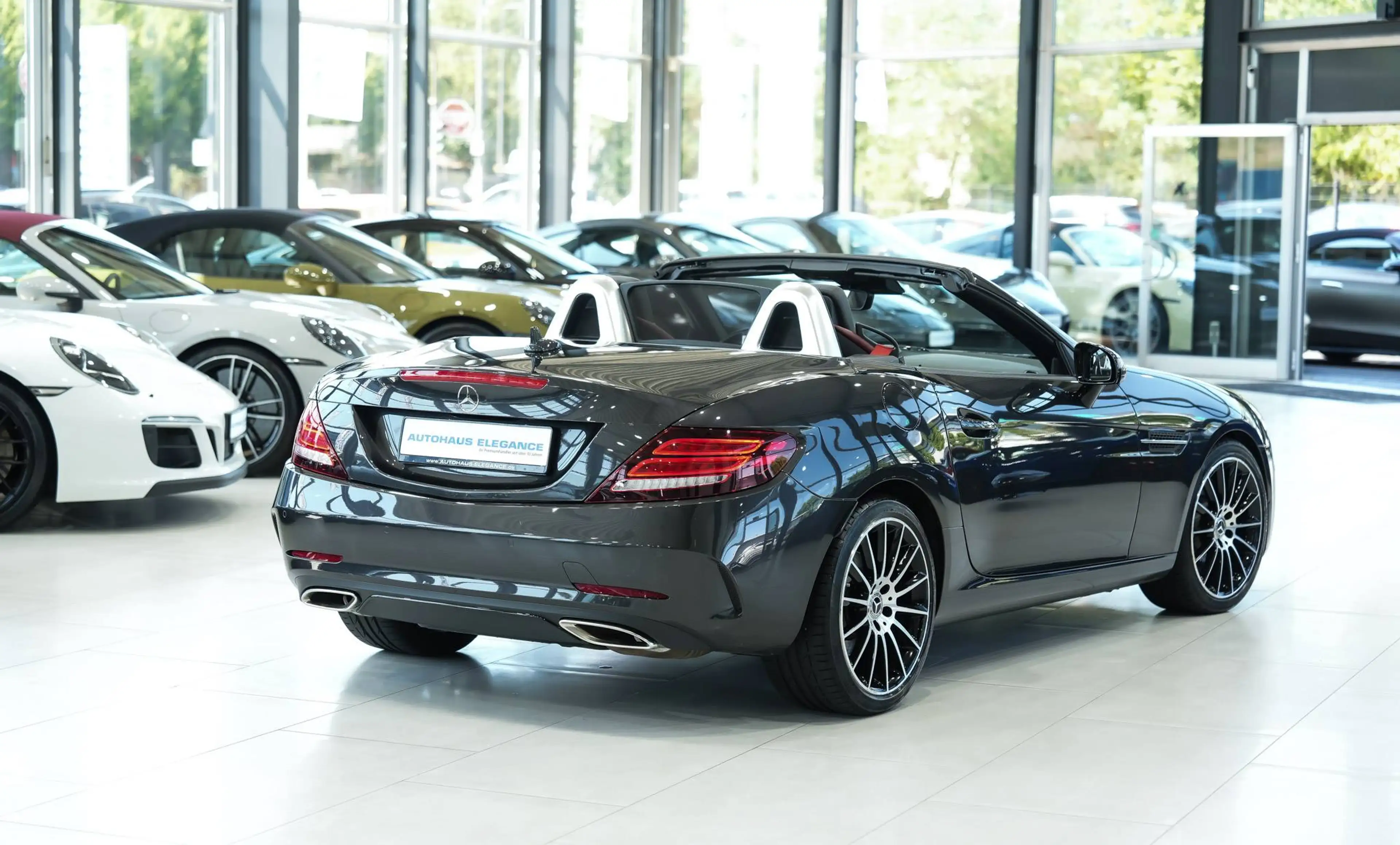 Mercedes-Benz SLC 300 Roadster*AMG-LINE*NIGHT*SPORTSITZE*H&K* — photo 2