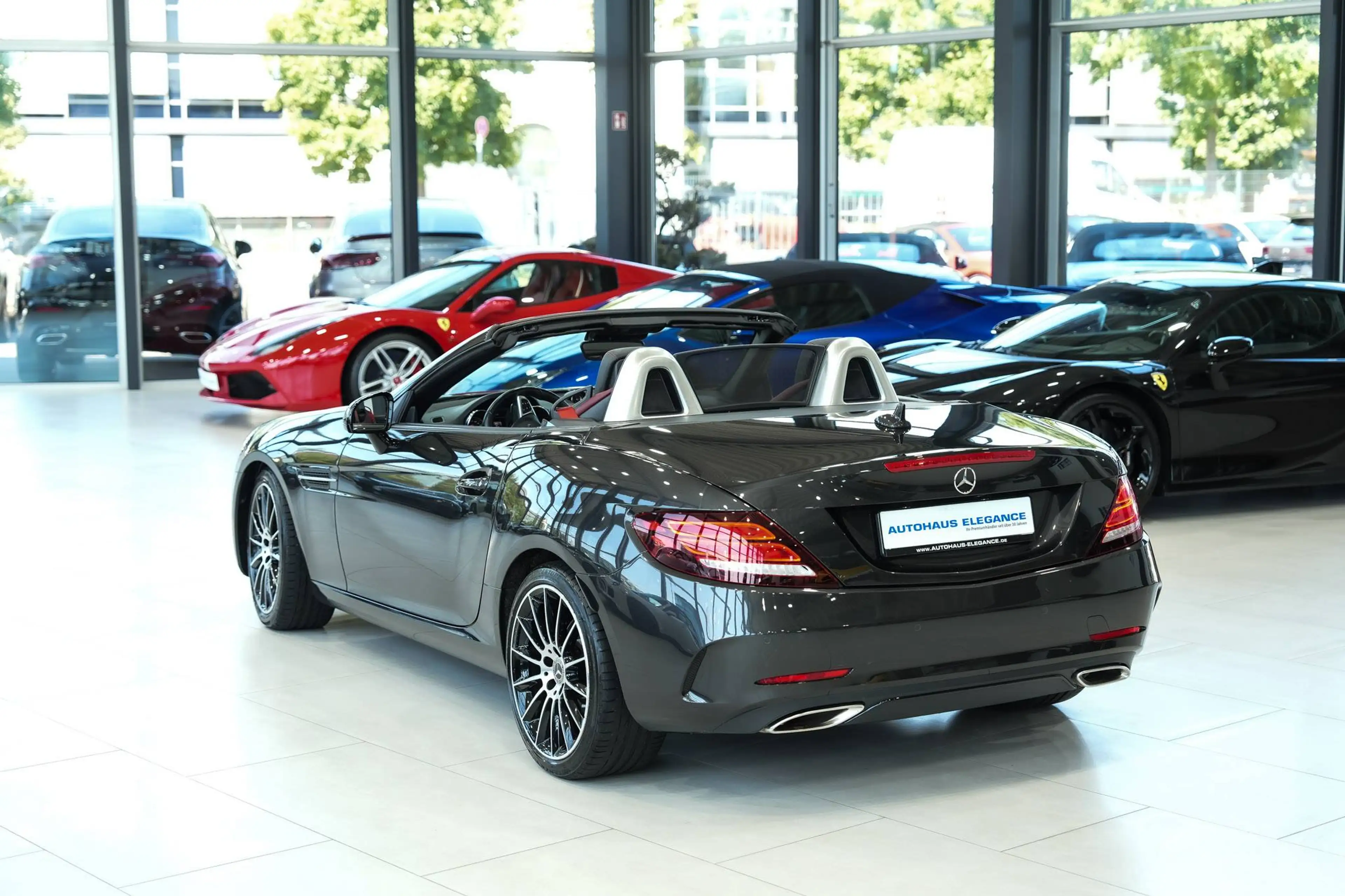 Mercedes-Benz SLC 300 Roadster*AMG-LINE*NIGHT*SPORTSITZE*H&K* — photo 3