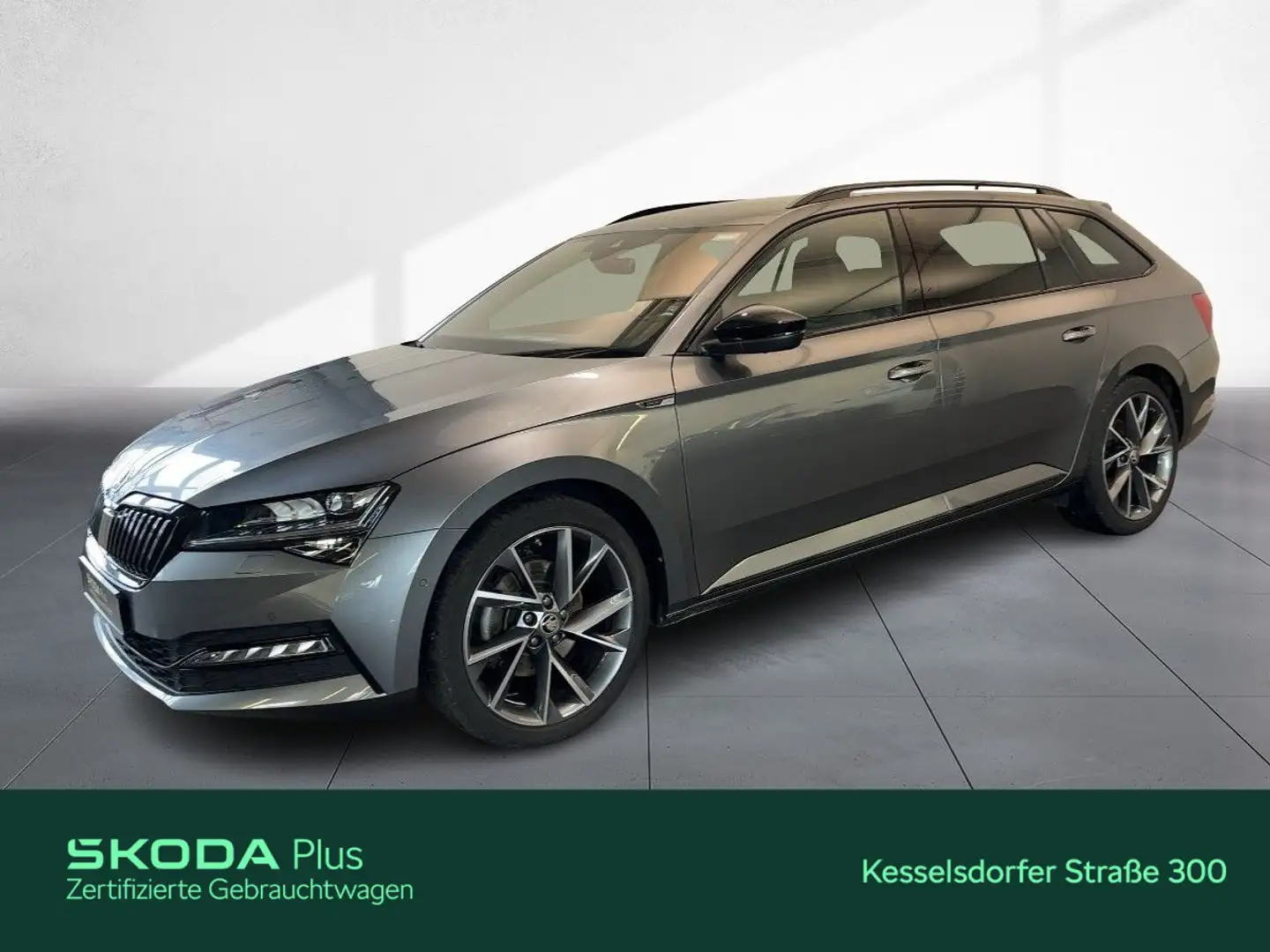 Skoda Superb Combi 2.0 TDI DSG Sportline AHZV LED Navi Grau - 1