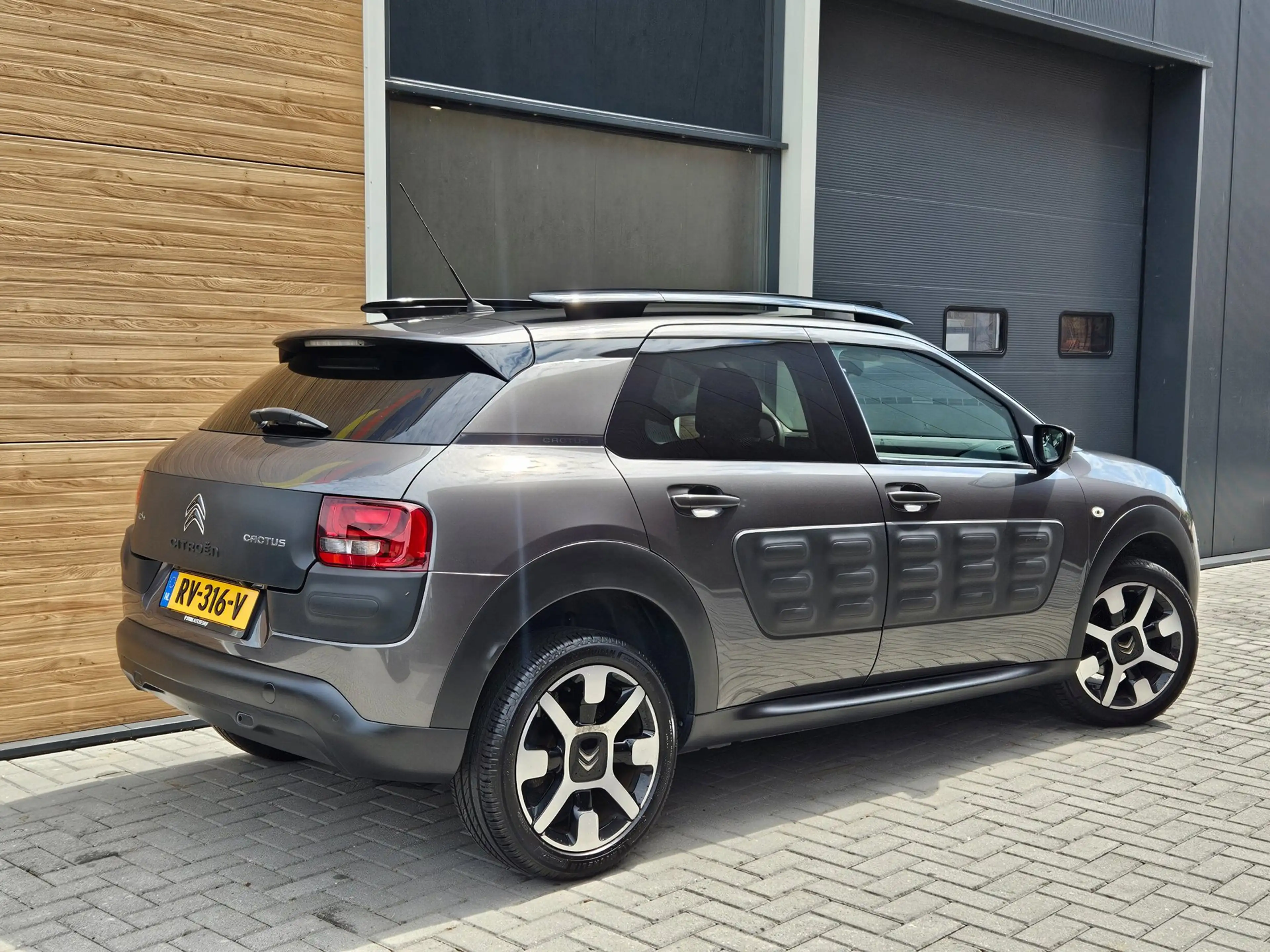 Citroen C4 Cactus 1.2 PureTech Shine Camera Navi 17" — photo 2