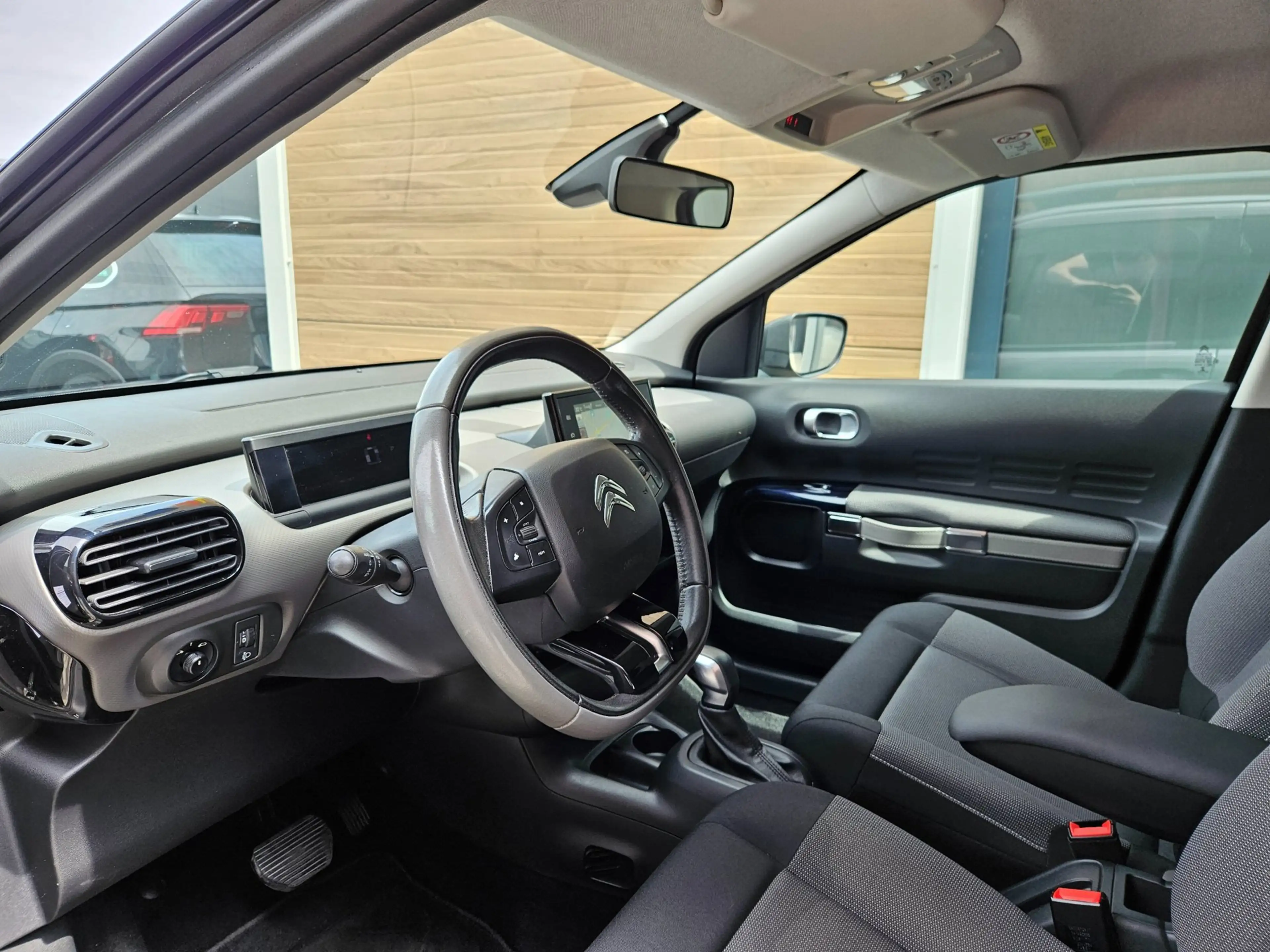 Citroen C4 Cactus 1.2 PureTech Shine Camera Navi 17" — photo 8