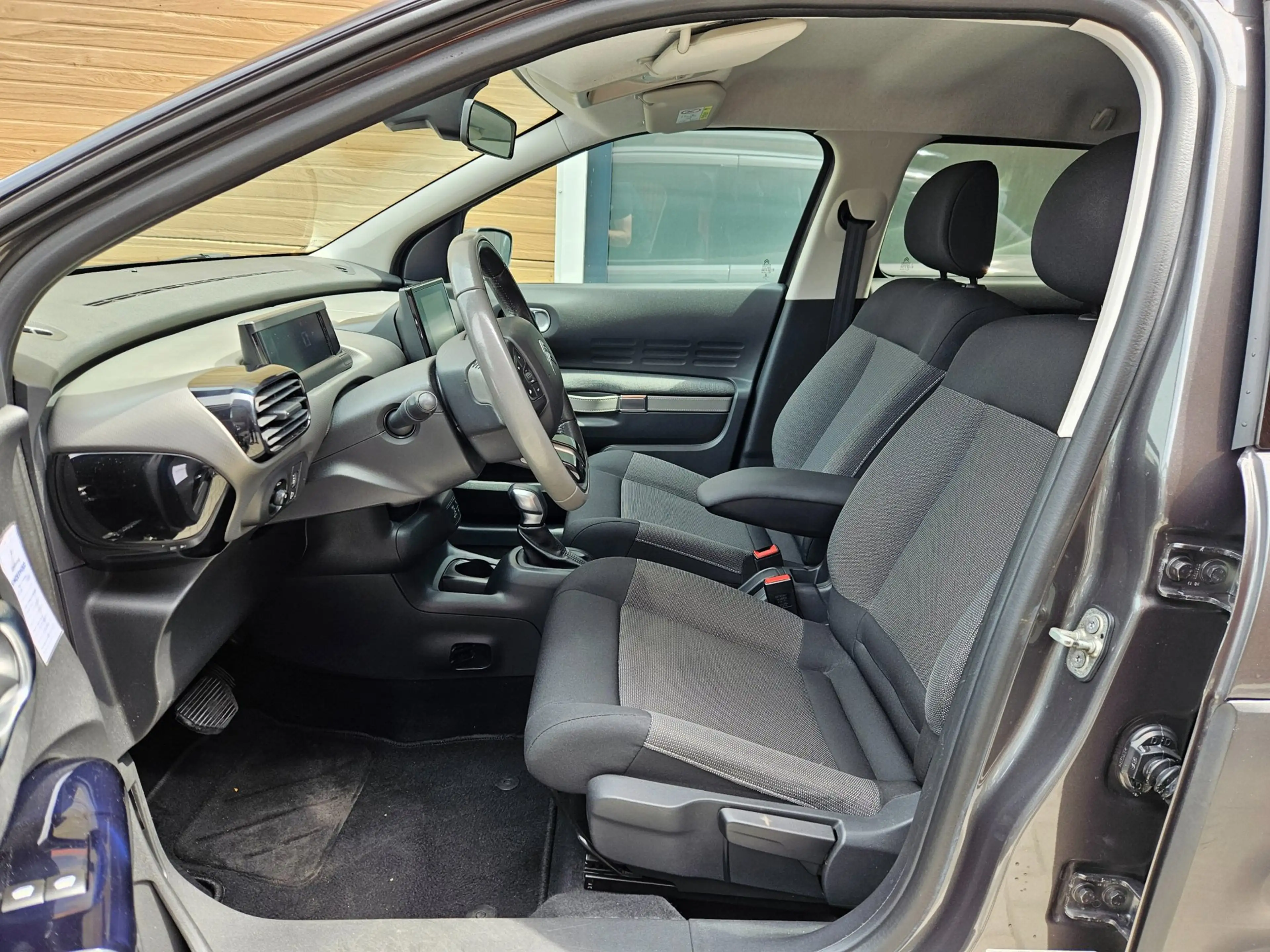 Citroen C4 Cactus 1.2 PureTech Shine Camera Navi 17" — photo 9