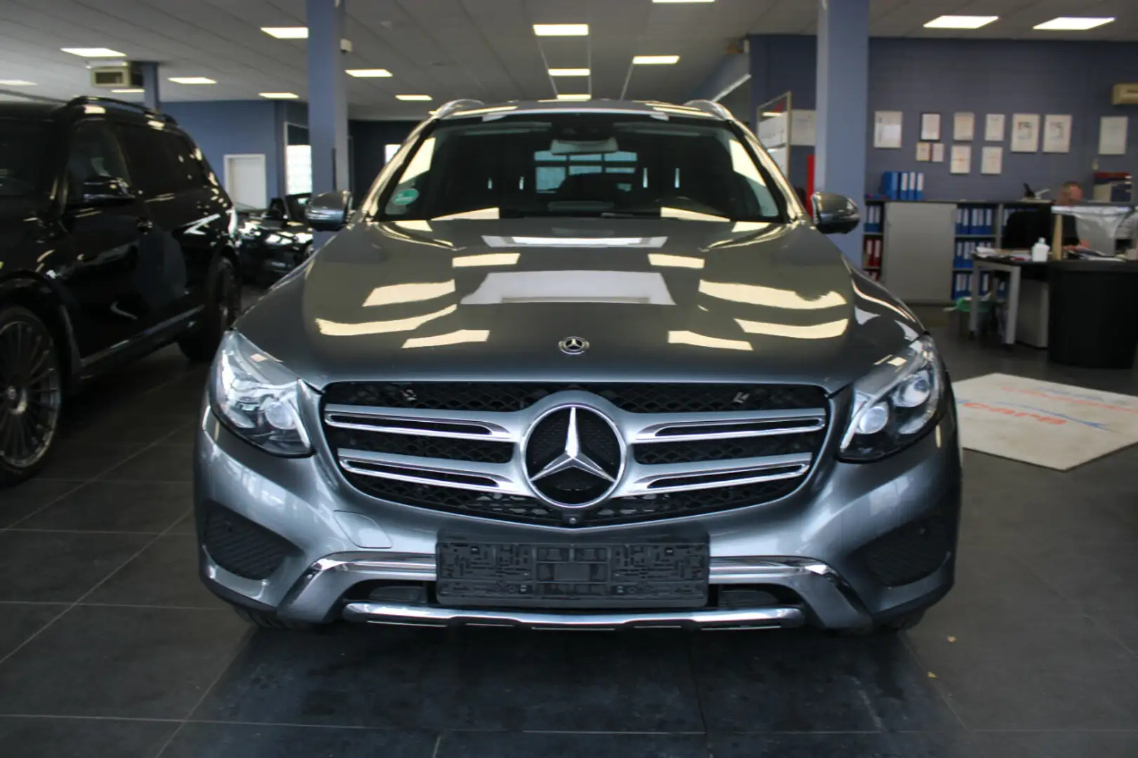 Mercedes-Benz GLC 220 d 4Matic 9G-TRONIC Grau - 2