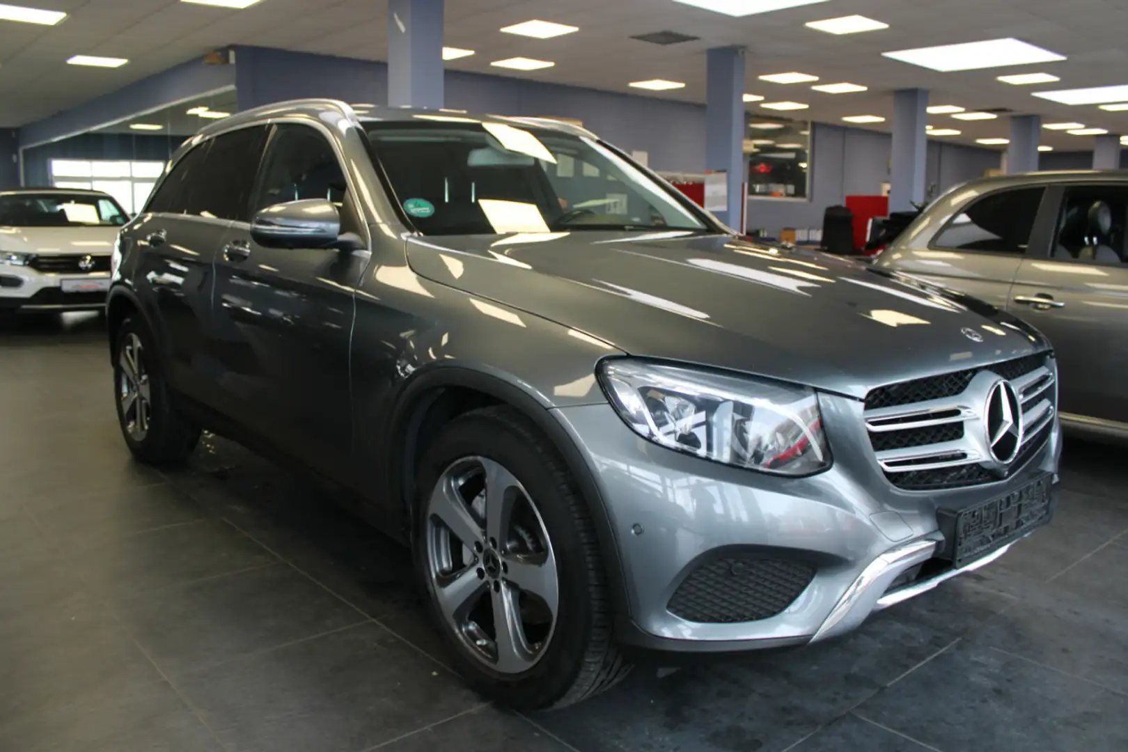 Mercedes-Benz GLC 220 d 4Matic 9G-TRONIC Grau - 1