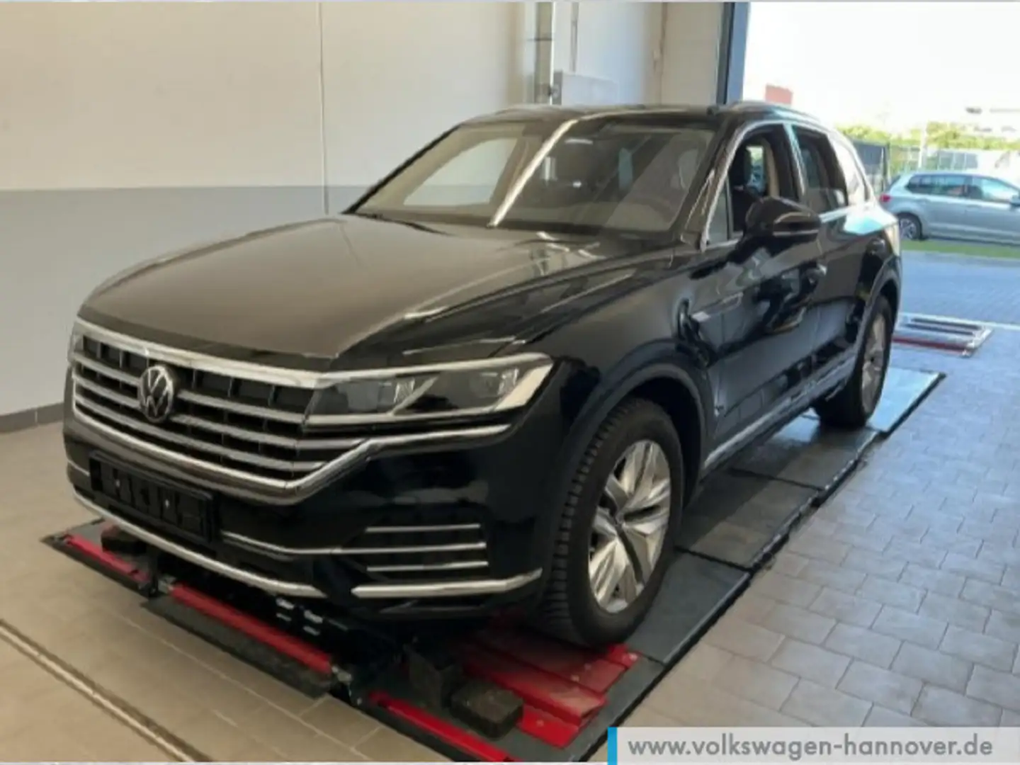 Volkswagen Touareg 3.0 TDI DSG Atmosphere Navi AHK LED Luft Schwarz - 2