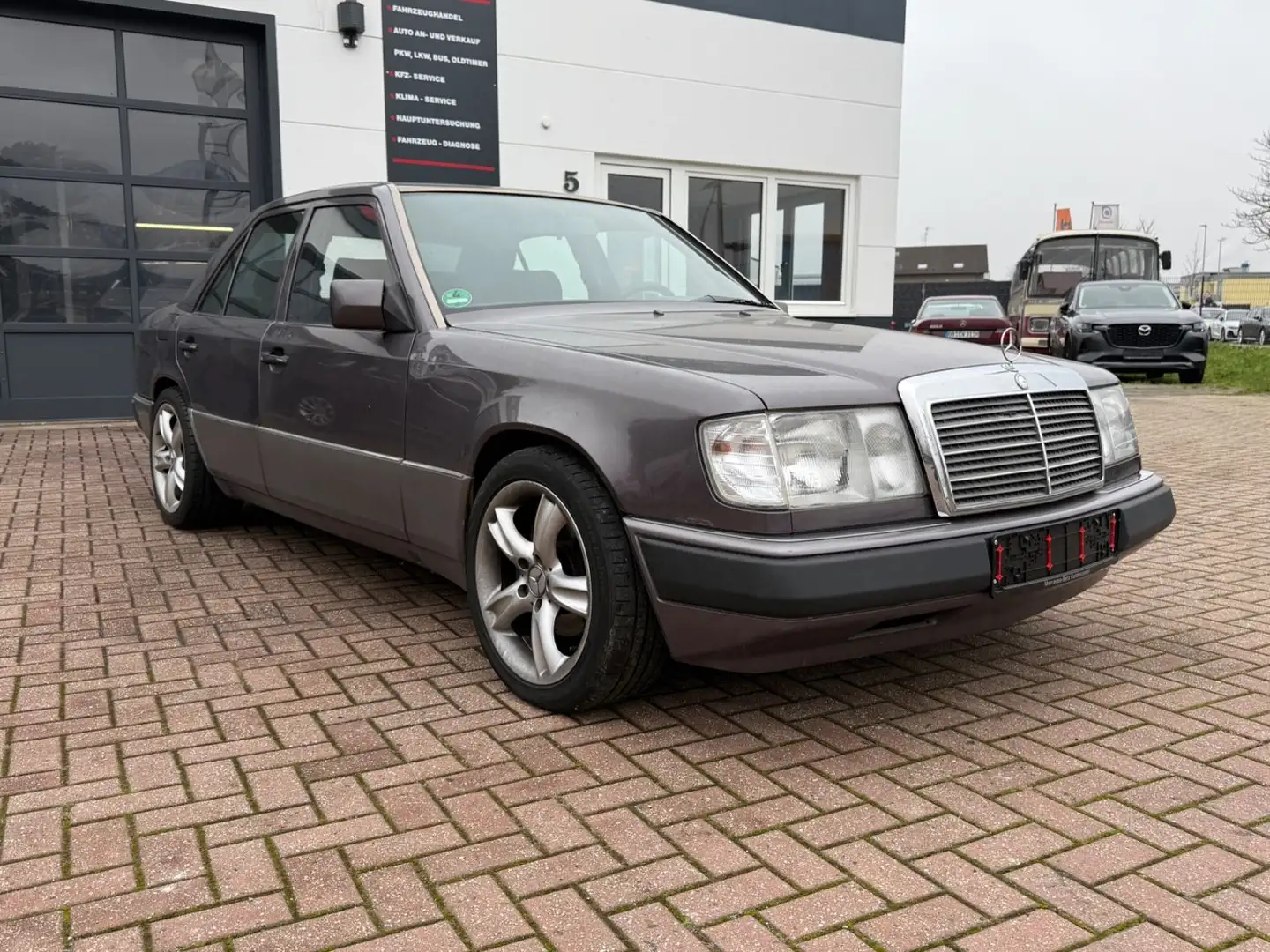 Mercedes-Benz 230 E W124, Automatik, Schiebedach, Sitzheizung Violett - 2