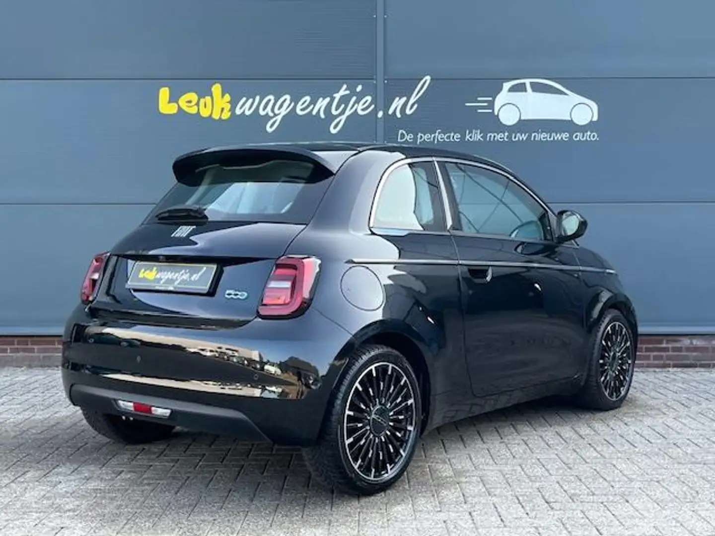 Fiat 500 La Prima 42 kWh *panorama *p-camera *carplay *17” Zwart - 2