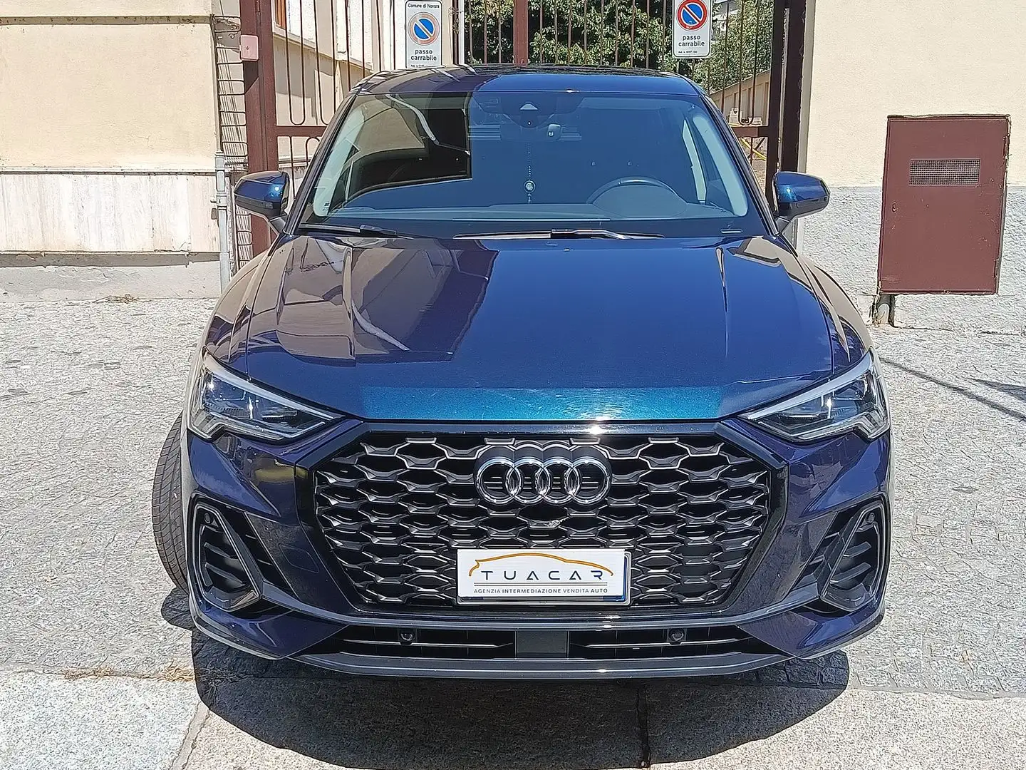 Audi Q3 Business 2.0 35 TDI Blauw - 2