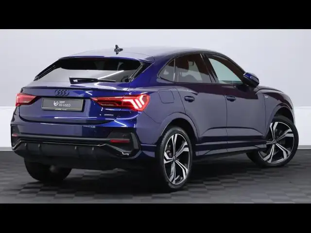 Audi Q3 view 5
