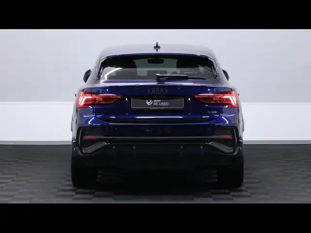 Audi Q3 view 6