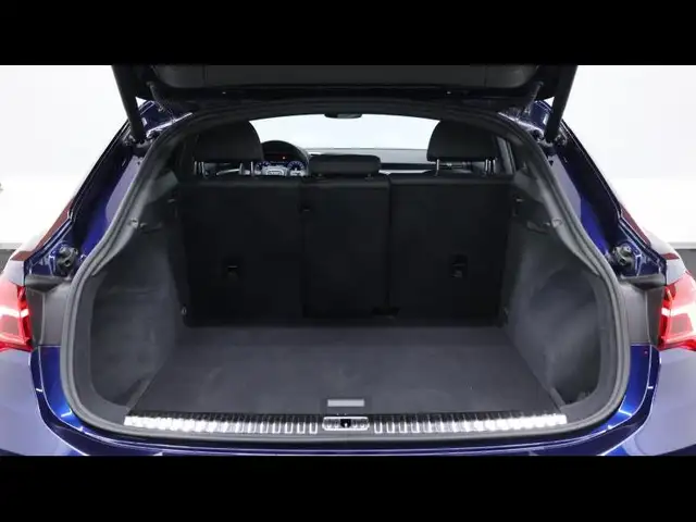Audi Q3 view 8