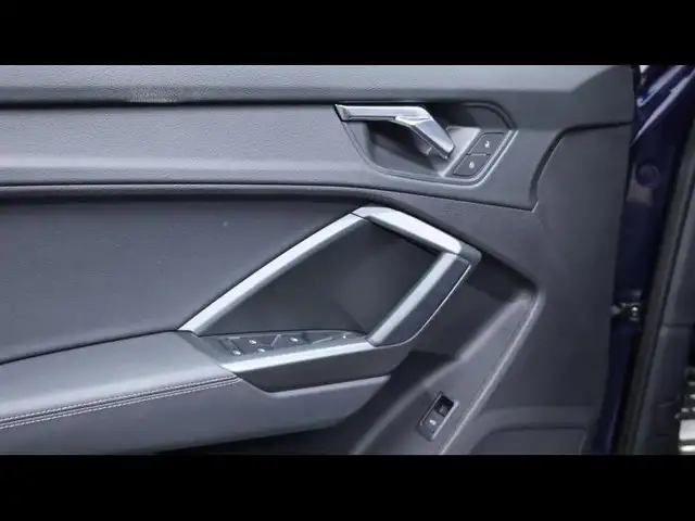 Audi Q3 view 26