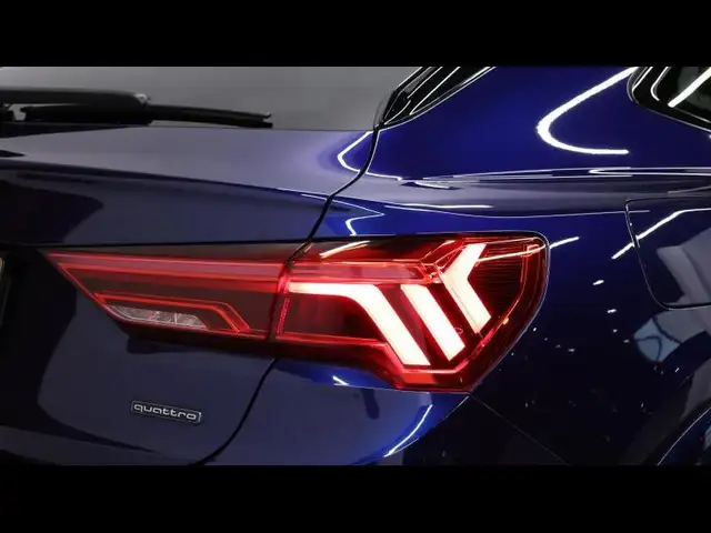 Audi Q3 view 10