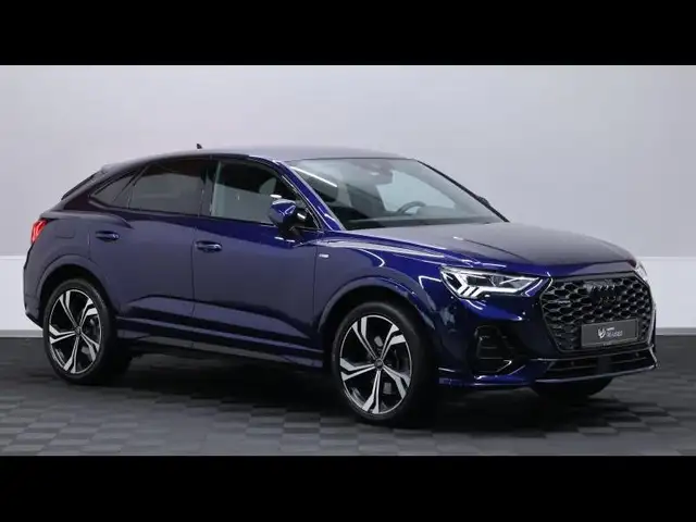 Audi Q3 view 3
