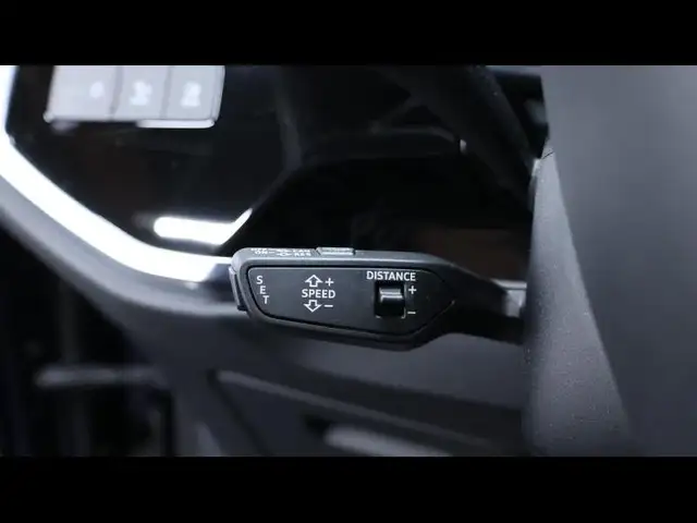 Audi Q3 view 30
