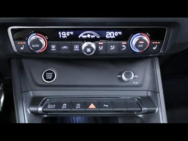 Audi Q3 view 23