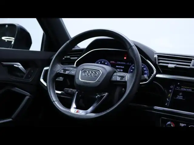 Audi Q3 view 17