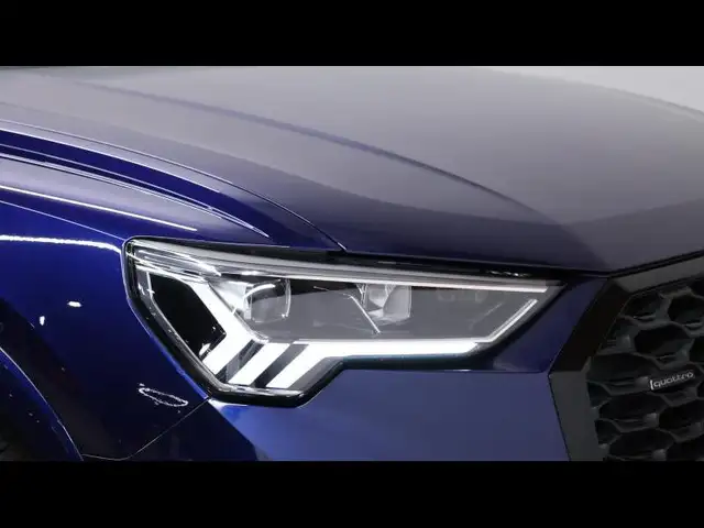 Audi Q3 view 9