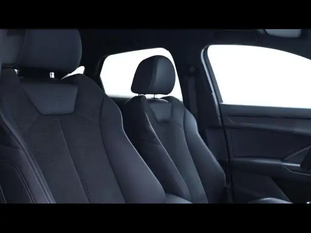 Audi Q3 view 13